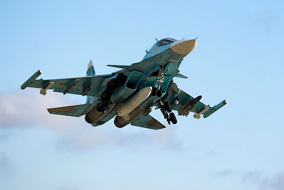 Ein russischer Jagdbomber des Typs Suchoi Su-34 während einer Militärübung (Symbolbild).