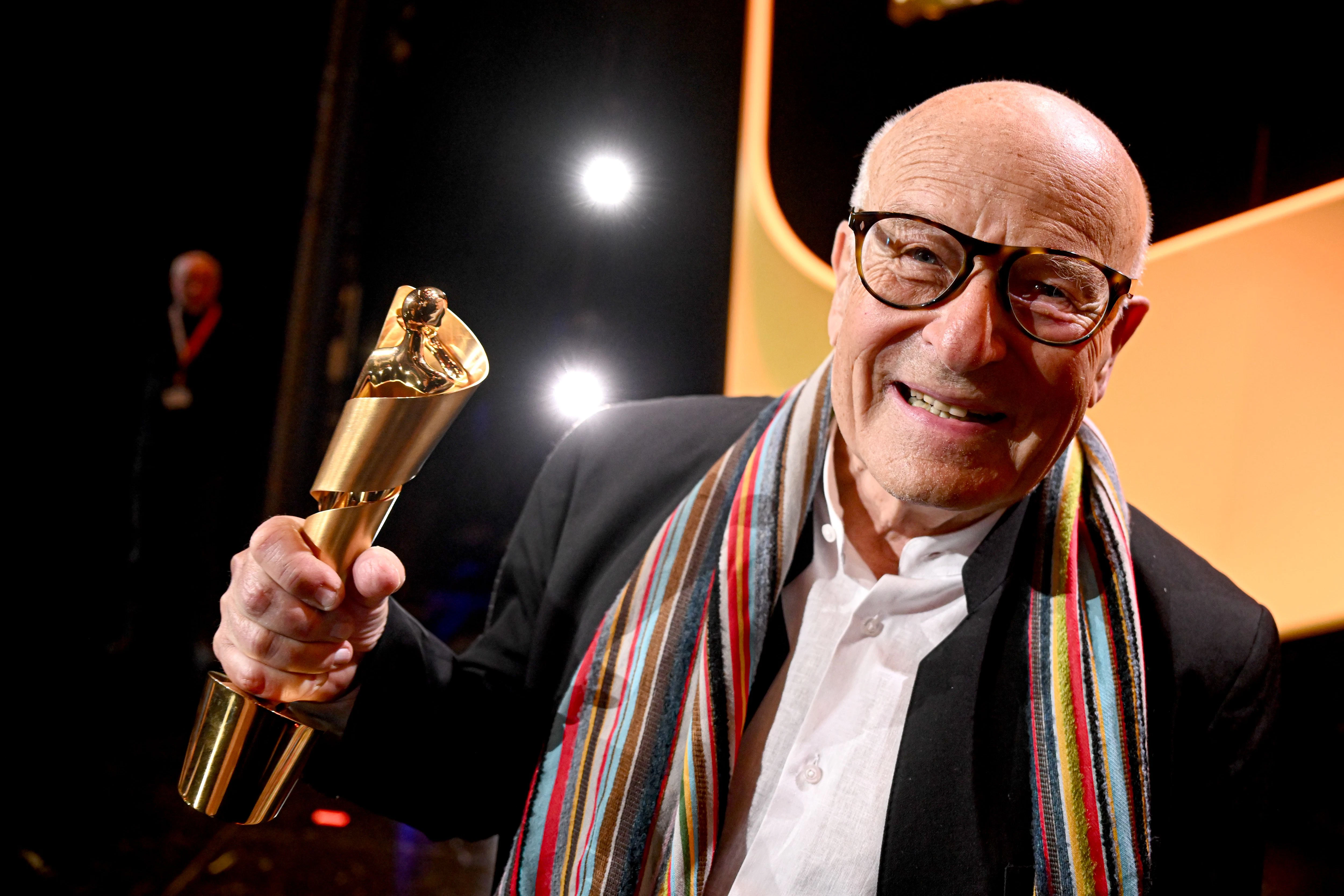 Der Regisseur Volker Schlöndorff mit seiner Ehrenlola