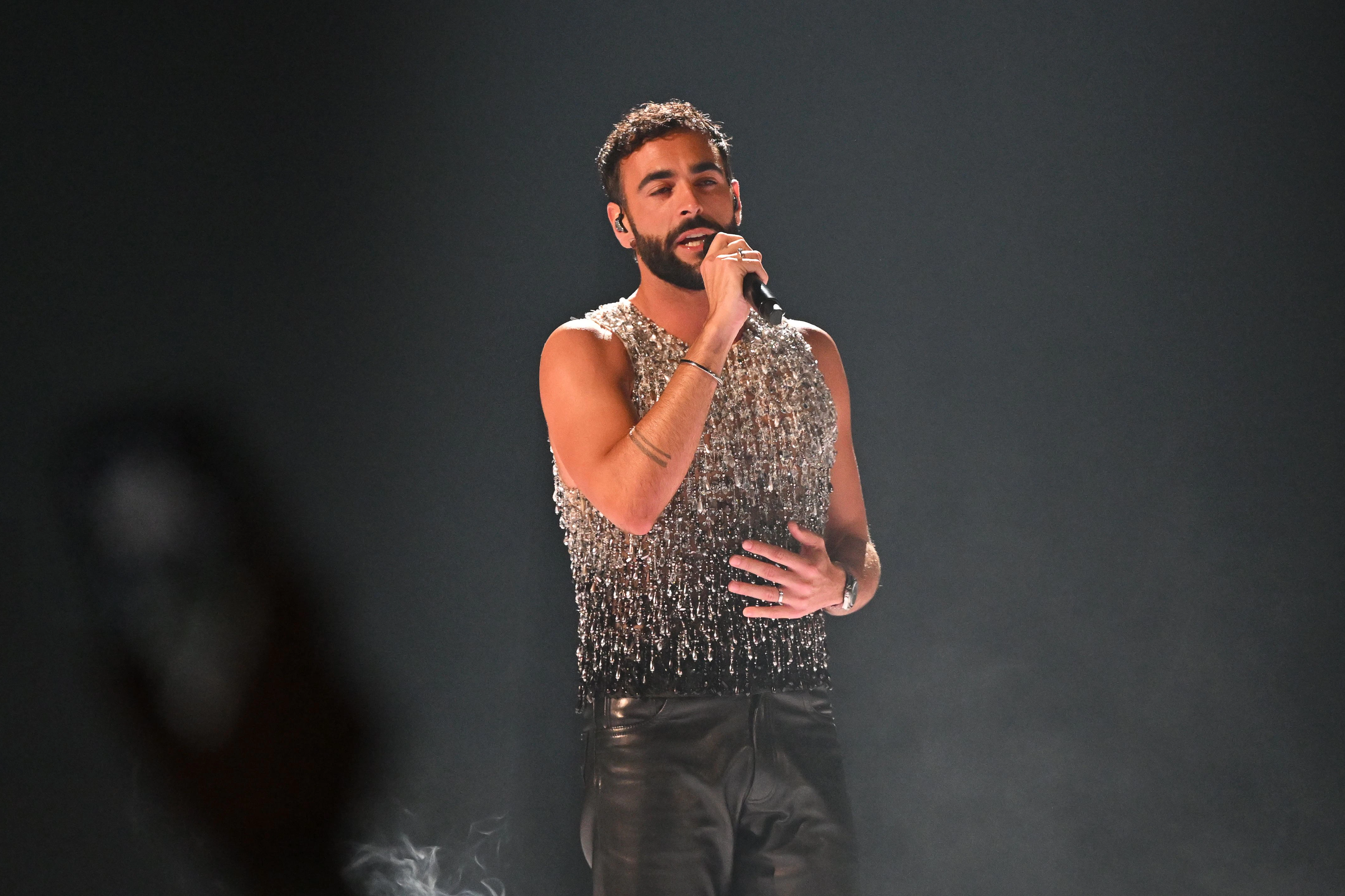 Liverpool: Marco Mengoni aus Italien singt „Due vite“ beim Finale des 67. Eurovision Song Contest.