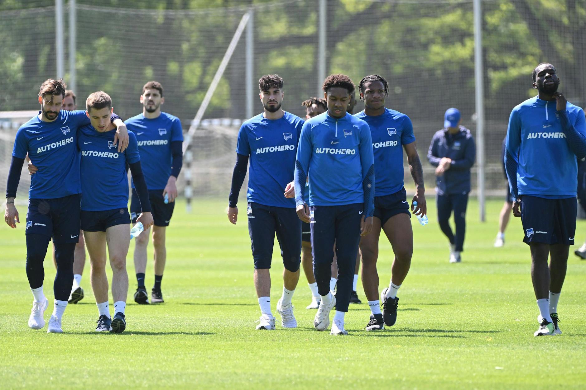 Sehen so Absteiger aus? Die Spieler von Hertha BSC am Sonnabend nach dem 2:5 beim 1. FC Köln.