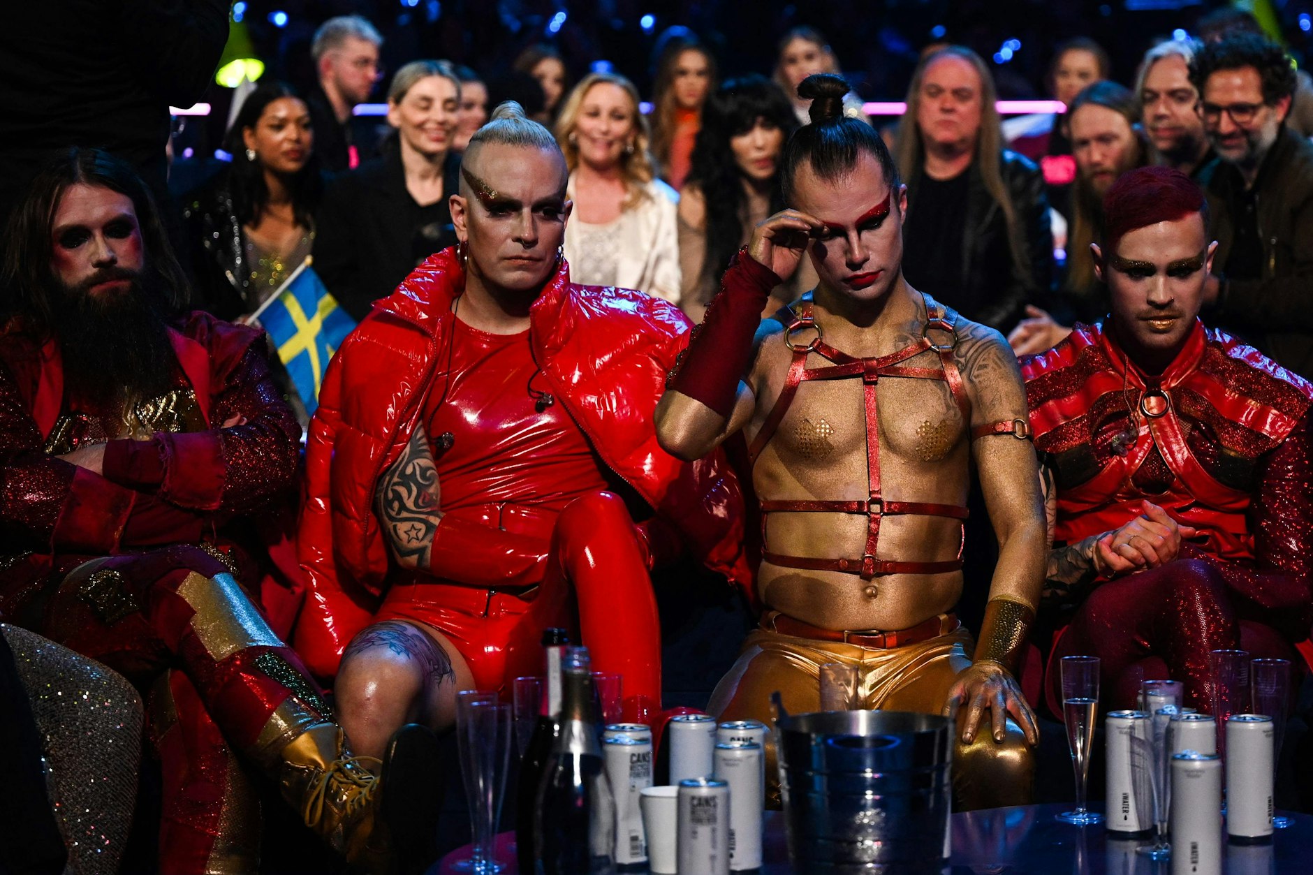 Den Tränen nahe: Die deutsche Dark-Rock-Band Lord Of The Lost beim Verteilen der ESC-Punkte.