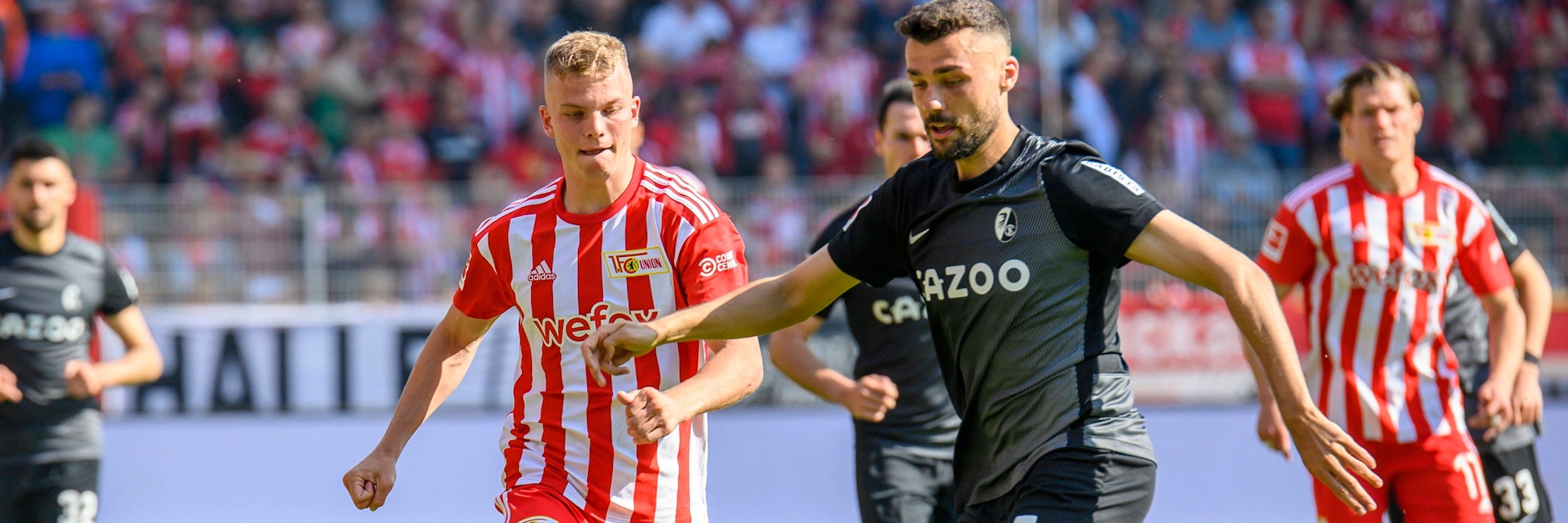 War gegen den SC Freiburg ein ständiger Unruheherd: Andras Schäfer (l.), Mittelfeldspieler des 1. FC Union –hier im Zweikampf mit Manuel Gulde.