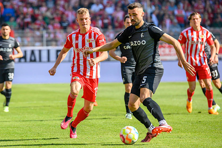 War gegen den SC Freiburg ein ständiger Unruheherd: Andras Schäfer (l.), Mittelfeldspieler des 1. FC Union –hier im Zweikampf mit Manuel Gulde.
