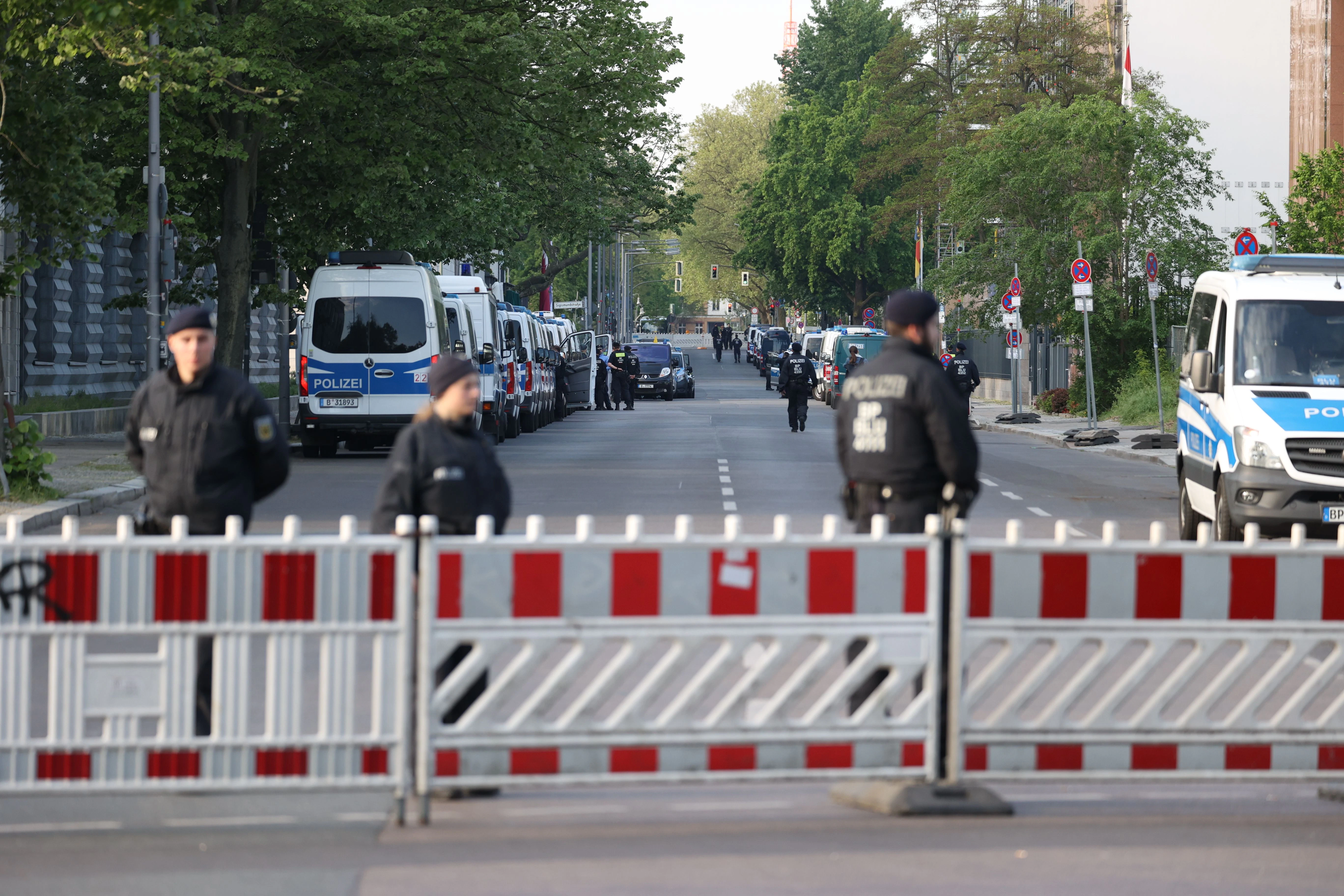 Die Stauffenbergstraße ist wegen des Besuchs des ukrainischen Präsidenten Selenskyj gesperrt.&nbsp;