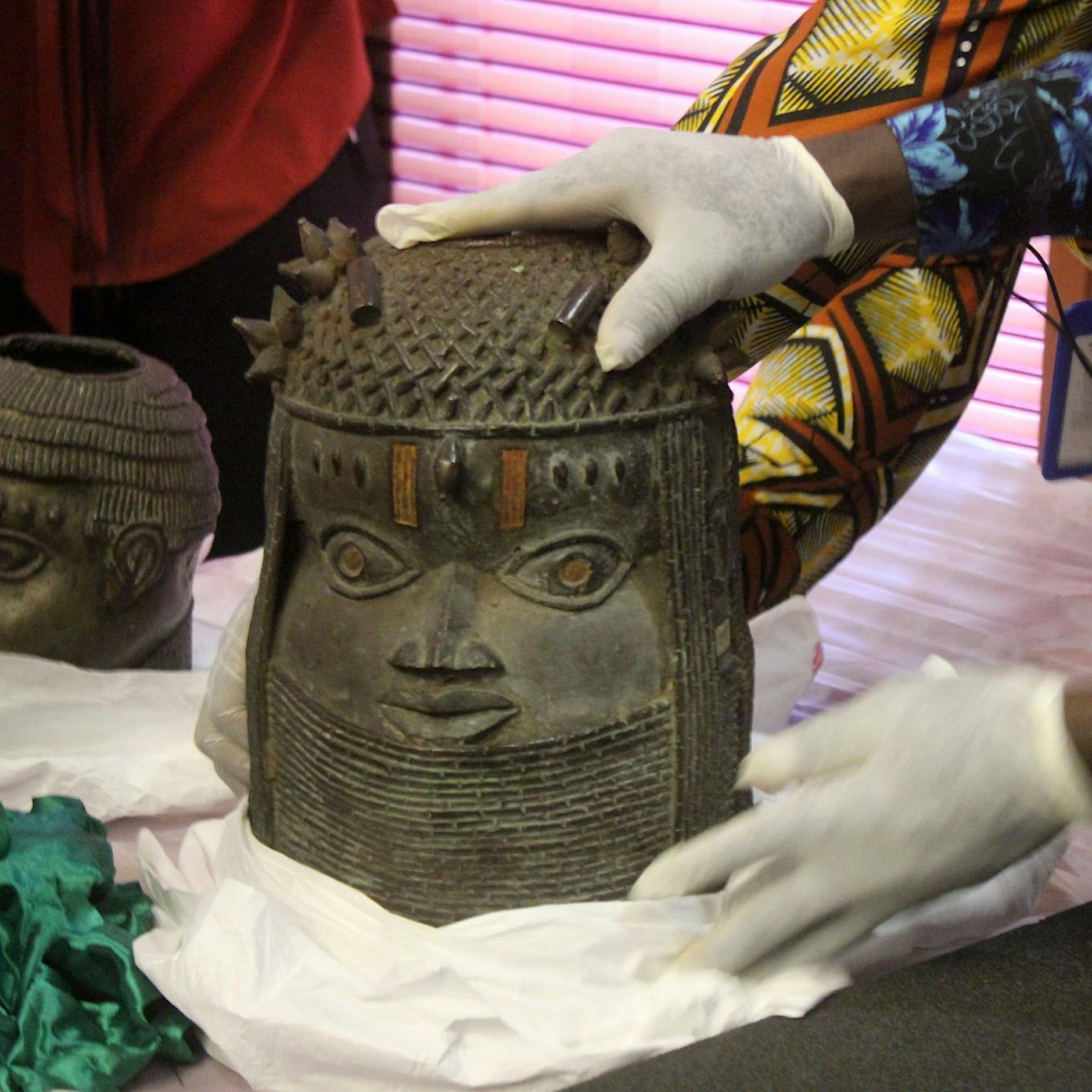 Chefin des Goethe-Instituts: Streit um Benin-Bronzen ist Dekolonisierungstheater