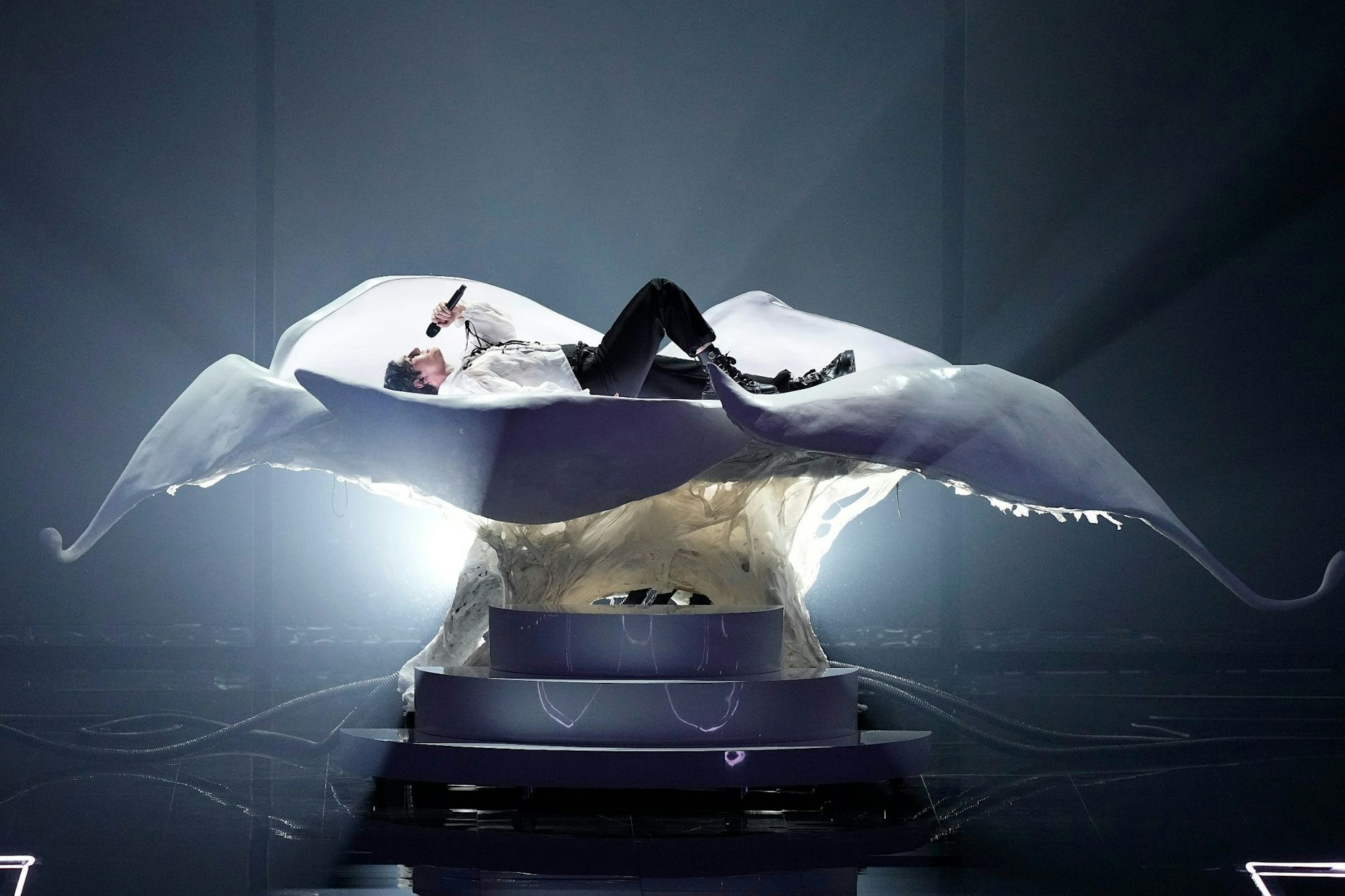 Dramatisch: Der serbische Sänger Luke Black performte den Song „Samo mi se spava“, was aber nur für Platz 24 reichte.