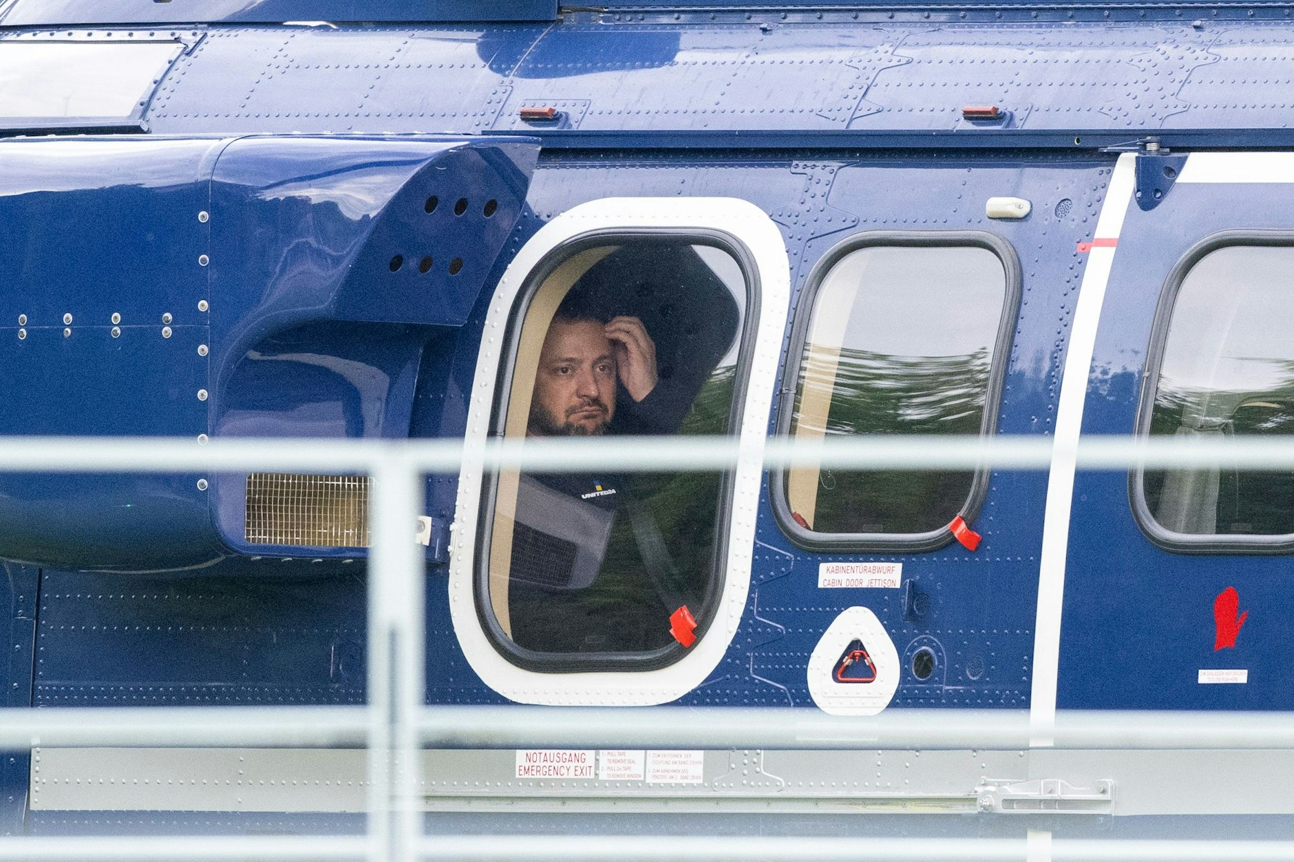 Wolodymyr Selenskyj, Präsident der Ukraine, fliegt vom Kanzleramt in einem Hubschrauber der Bundespolizei ab.