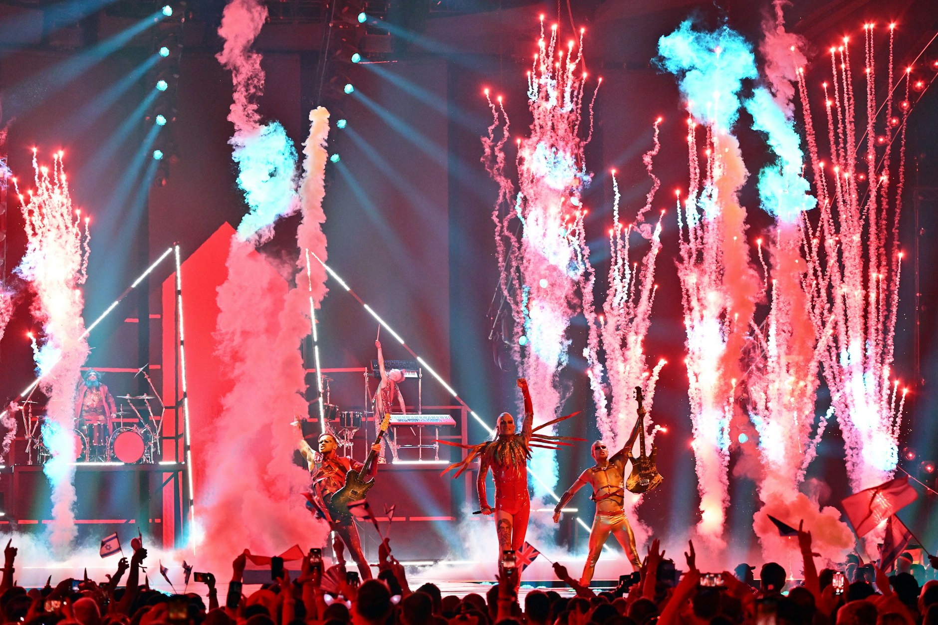 Mit dem Dark-Rock-Song „Blood & Glitter“ begeisterten Deutschlands ESC-Teilnehmer Lord of the Lost das Publikum im englischen Liverpool. Doch das reichte nicht. Germany: letzter Platz.