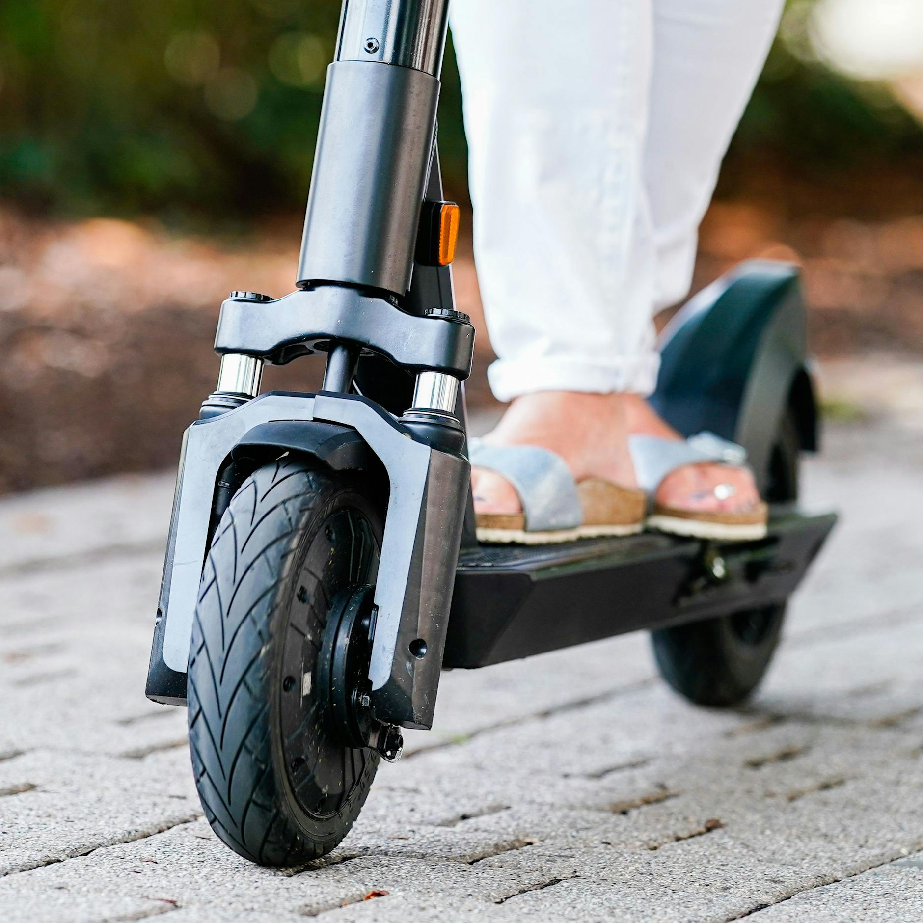 Autotür geöffnet: E-Scooter-Fahrer stirbt nach Dooring-Unfall!