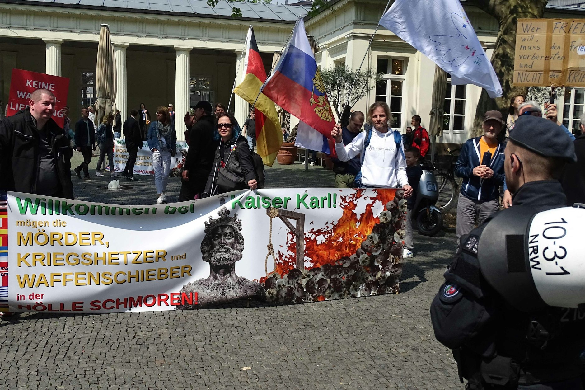 Sympathisanten Russlands, die gegen die Ehrung des Präsidenten und des ukrainischen Volkes sind.  