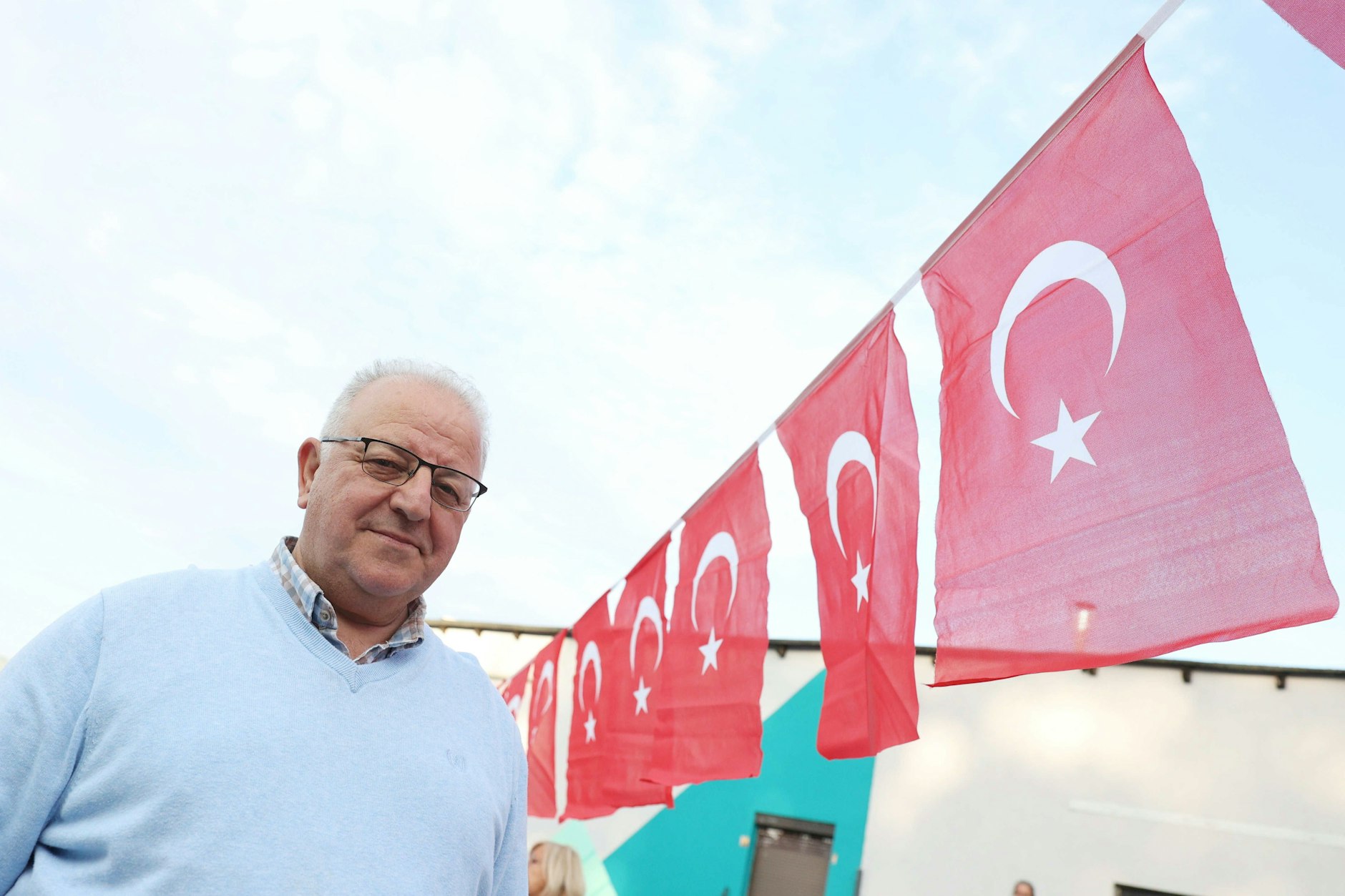 Im Engelnest verfolgt man gespannt die Wahlen in der Türkei, organisiert hat die Veranstaltung Kenan Kolat von der CHP.
