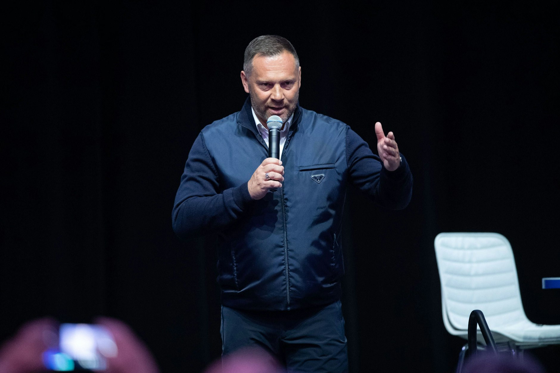 Cheftrainer Pal Dardai begrüßte die Hertha-Mitglieder in der Messehalle und gab sich kämpferisch. 