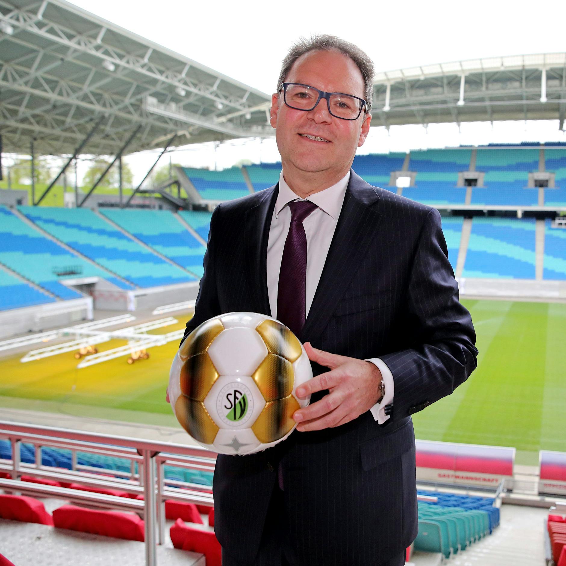 DFB: Rechtsaußen-Vizepräsident lästert über Selenskyj – fliegt er dafür jetzt raus?