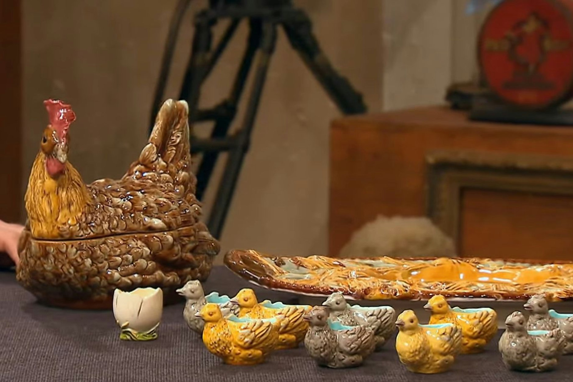 Glückliche Keramik-Hühner bei „Bares für Rares“.