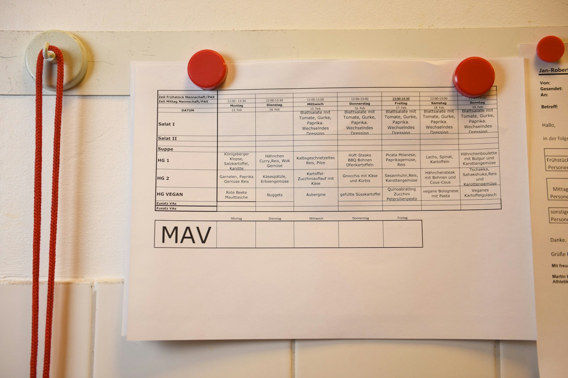 In Absprache mit Trainer Urs Fischer, Athletiktrainer Martin Krüger, Manager Oliver Ruhnert und Ernährungsberaterin Karina Marcy wird der Menüplan erstellt.