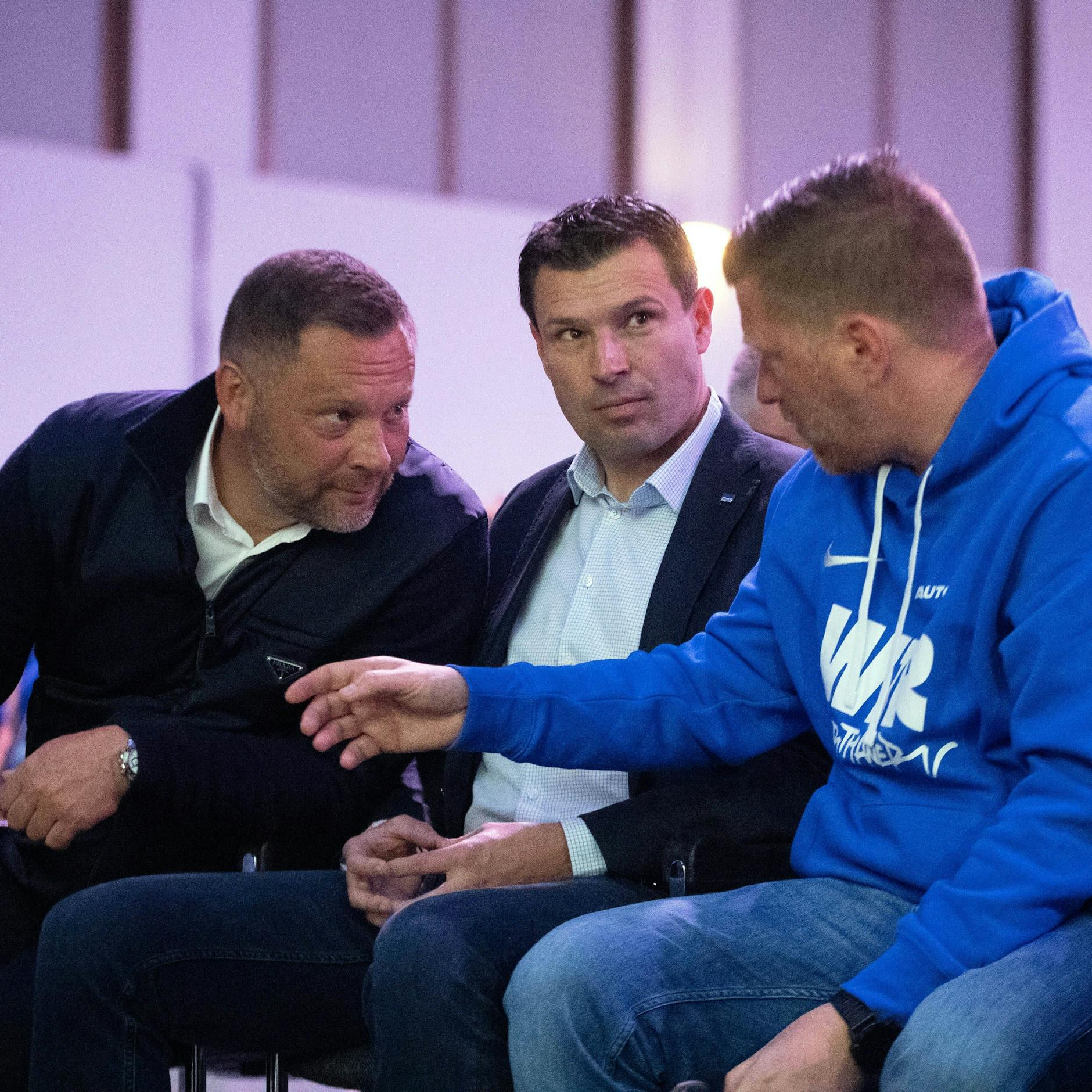 Diese drei Männer entscheiden, wie Herthas Team nächste Saison aussieht: Trainer Pal Dardai und die Sportdirektoren Benjamin Weber und Zecke Neuendorf (v.l.).