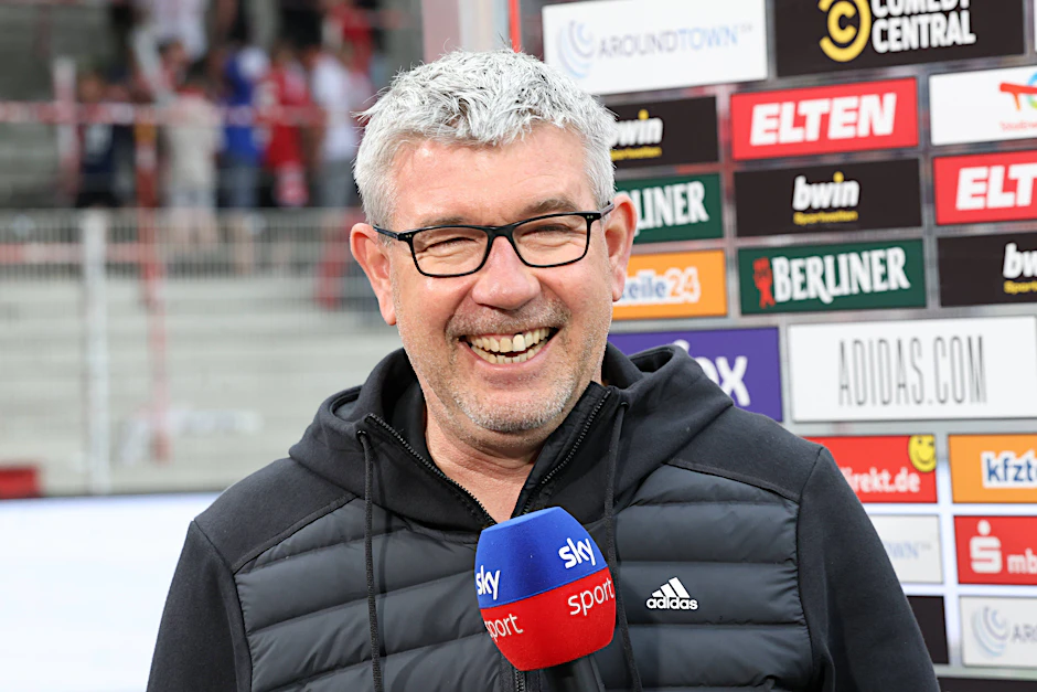 Urs Fischer kommt aus dem Strahlen derzeit wohl kaum heraus. Mit dem 1. FC Union Berlin steht er vor dem Einzug in die Champions League.
