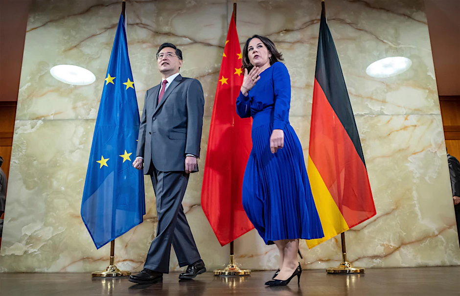 Außenministerin Annalena Baerbock mit ihrem chinesischen Amtskollegen Qin Gang