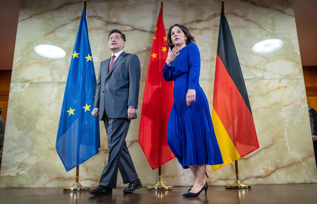 Chinas Außenminister zu Baerbock: „China exportiert Chancen statt Krisen“
