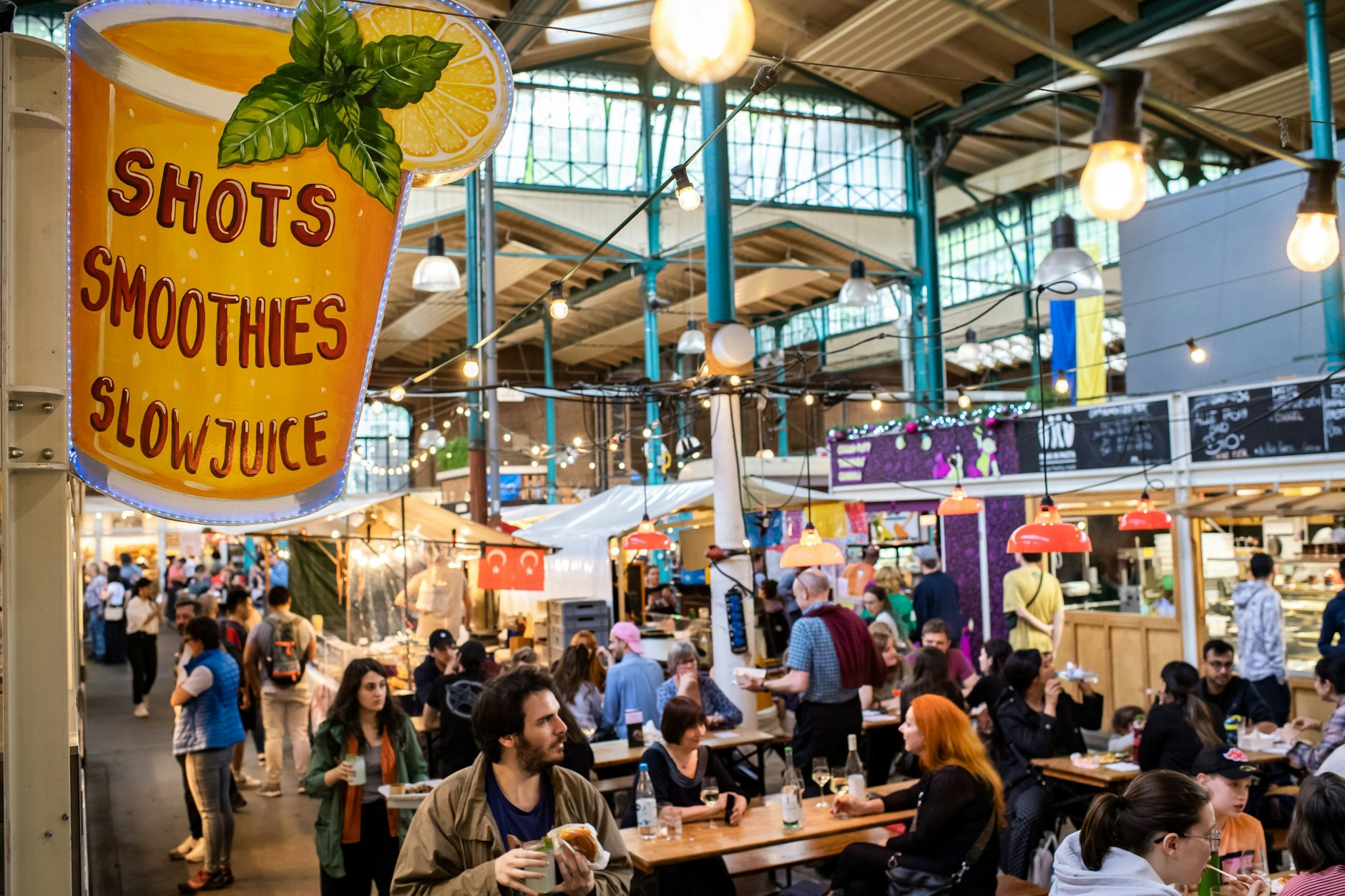 Die Welt auf dem Teller: Jeden Donnerstag bieten 50 Händler ihre Spezialitäten an.