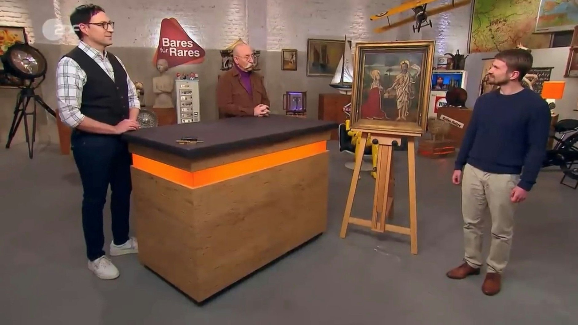 „Bares für Rares“-Experte Colmar Schulte-Golz schwärmt für das ur-alte Gemälde.