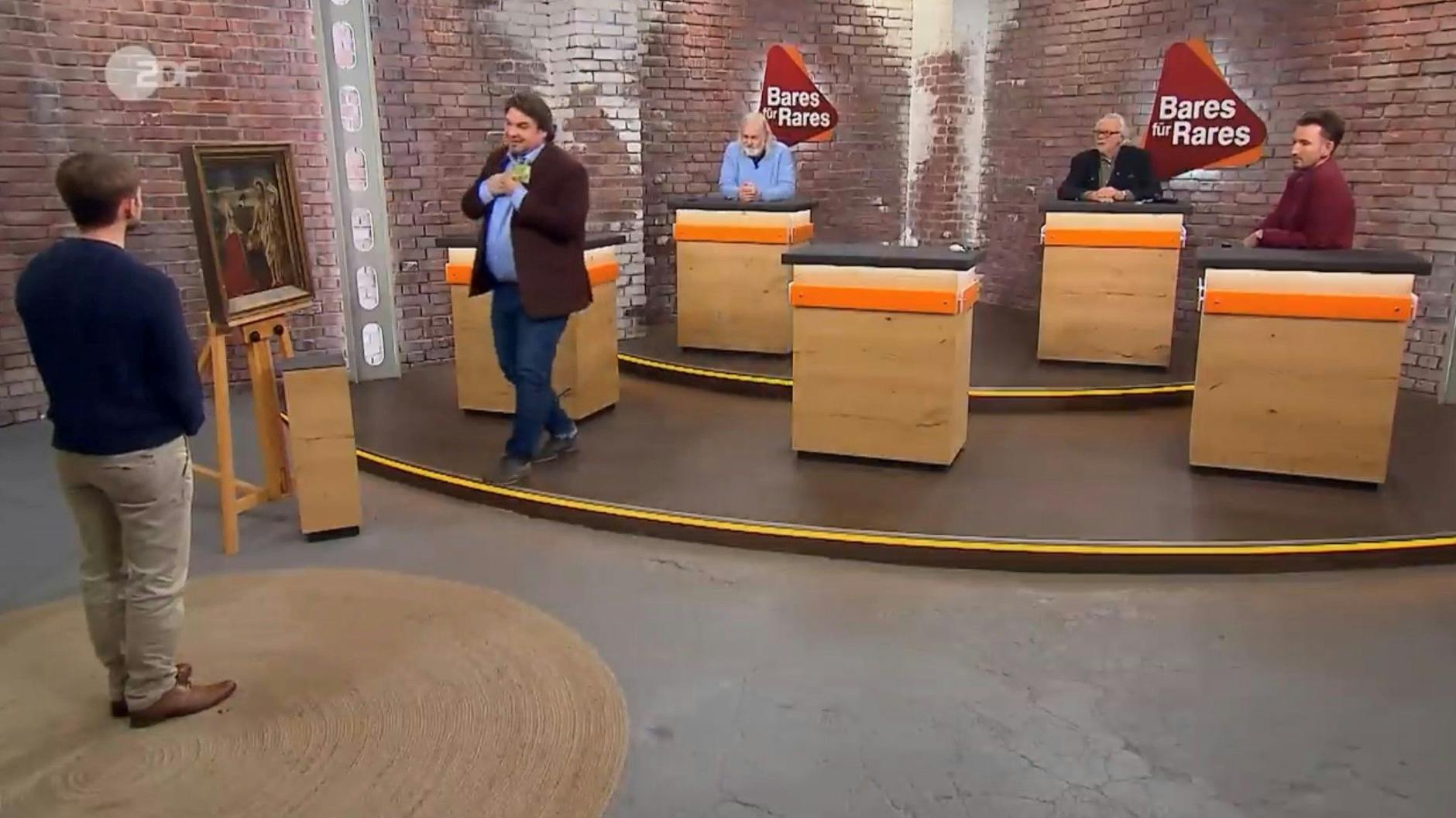 Daniel Meyer entscheidet das „Bares für Rares“-Bieterduell für sich, bekommt für 3600 Euro den Zuschlag.