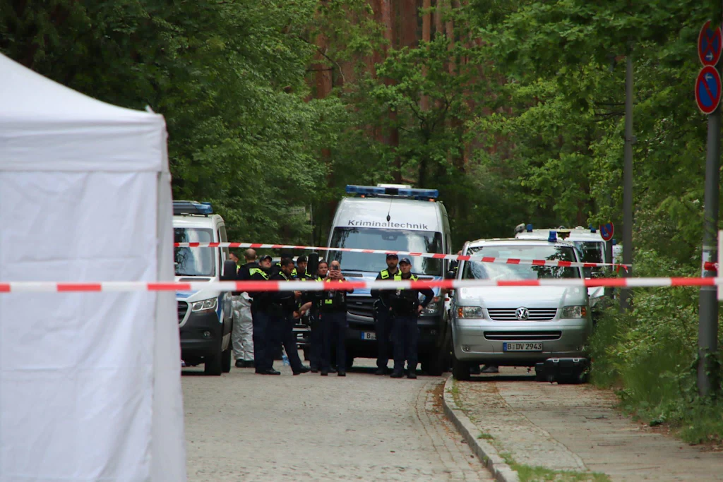 Mann in Berlin-Gatow auf der Straße erschossen: Verdächtiger auf der Flucht