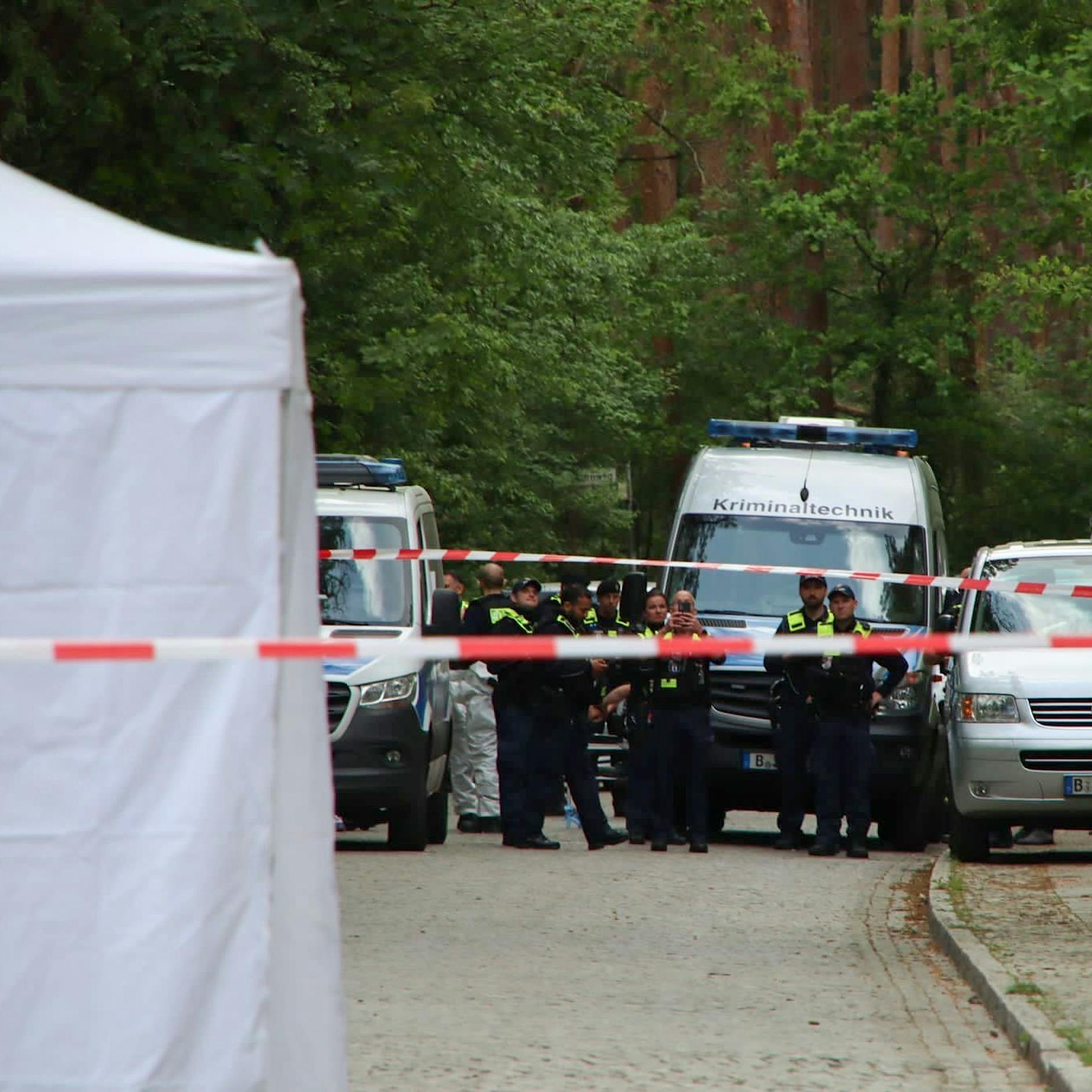 Mann in Berlin-Gatow auf der Straße erschossen: Verdächtiger auf der Flucht