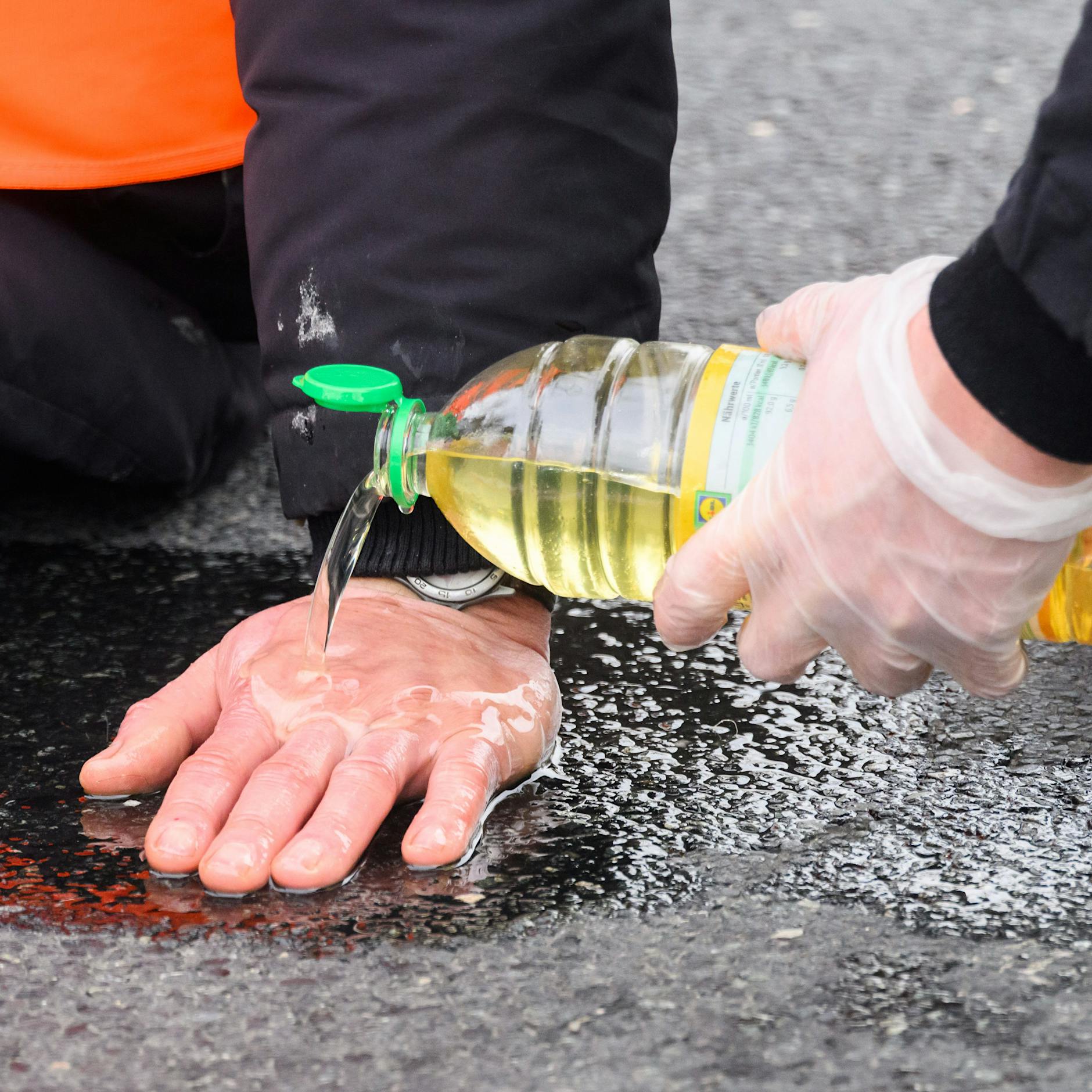 Klima-Kleber sollen 119 Rettungseinsätze behindert haben