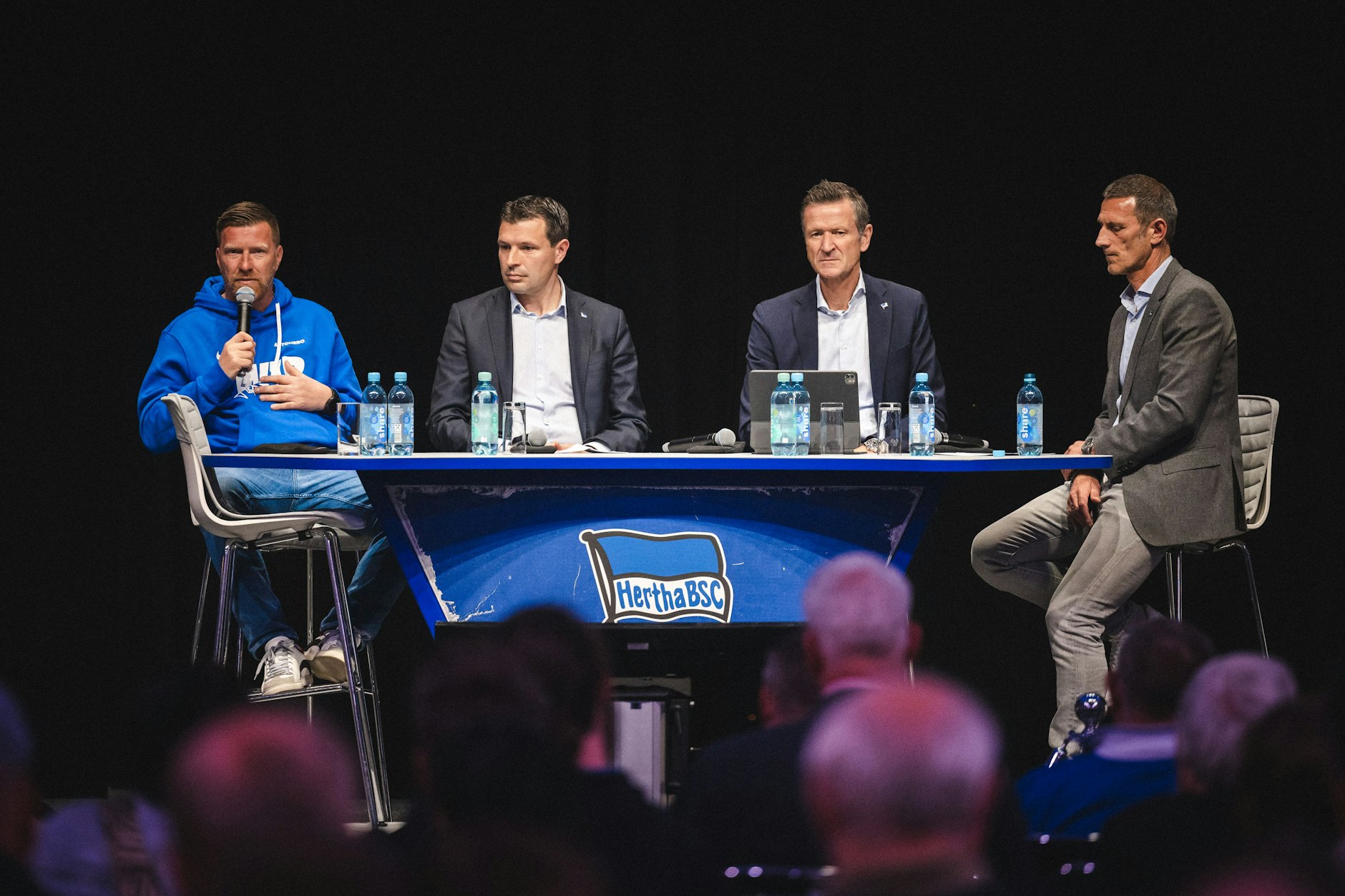 Zecke Neuendorf, Benny Weber und Tom Herrich (v.l.) standen den Mitgliedern auf der MV Rede und Antwort – und bekamen ein Angebot. 