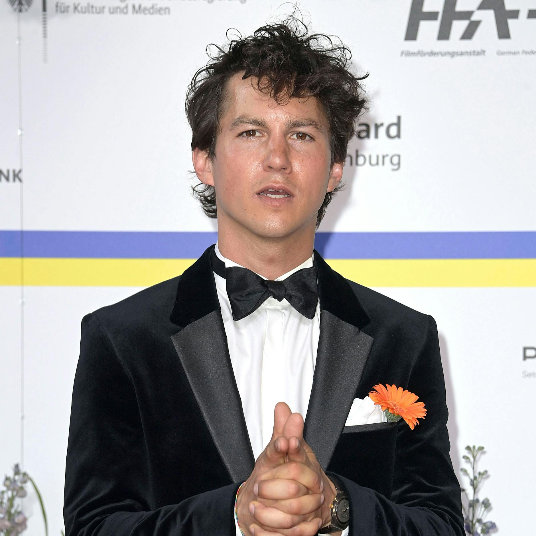 „Ich muss los“ - ob sich das Tim Oliver Schultz wohl in diesem Moment auf dem Deutschen Filmpreis gedacht hat?