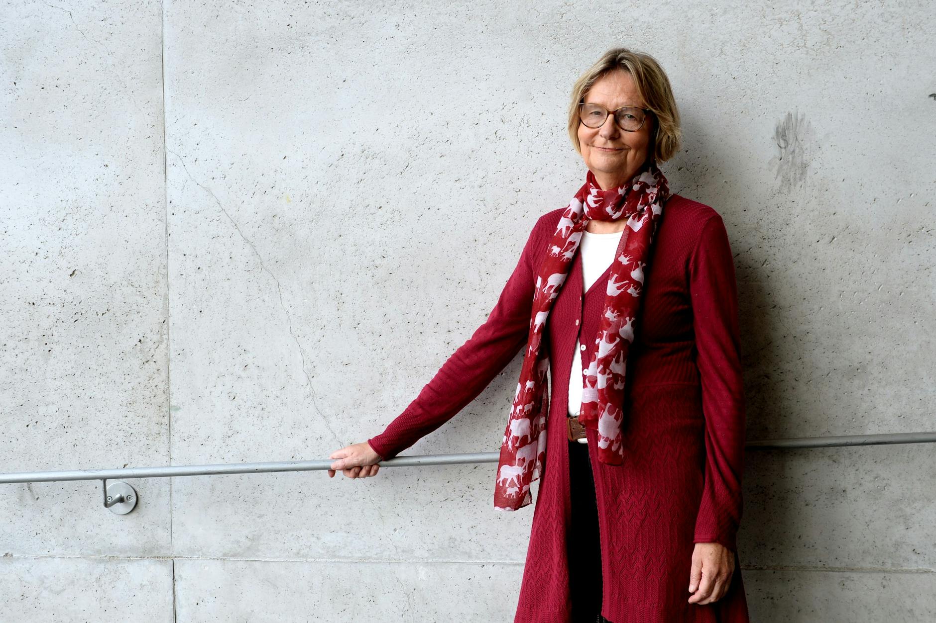 Kirsten Boie, fotografiert im Gebäude der Akademie der Künste