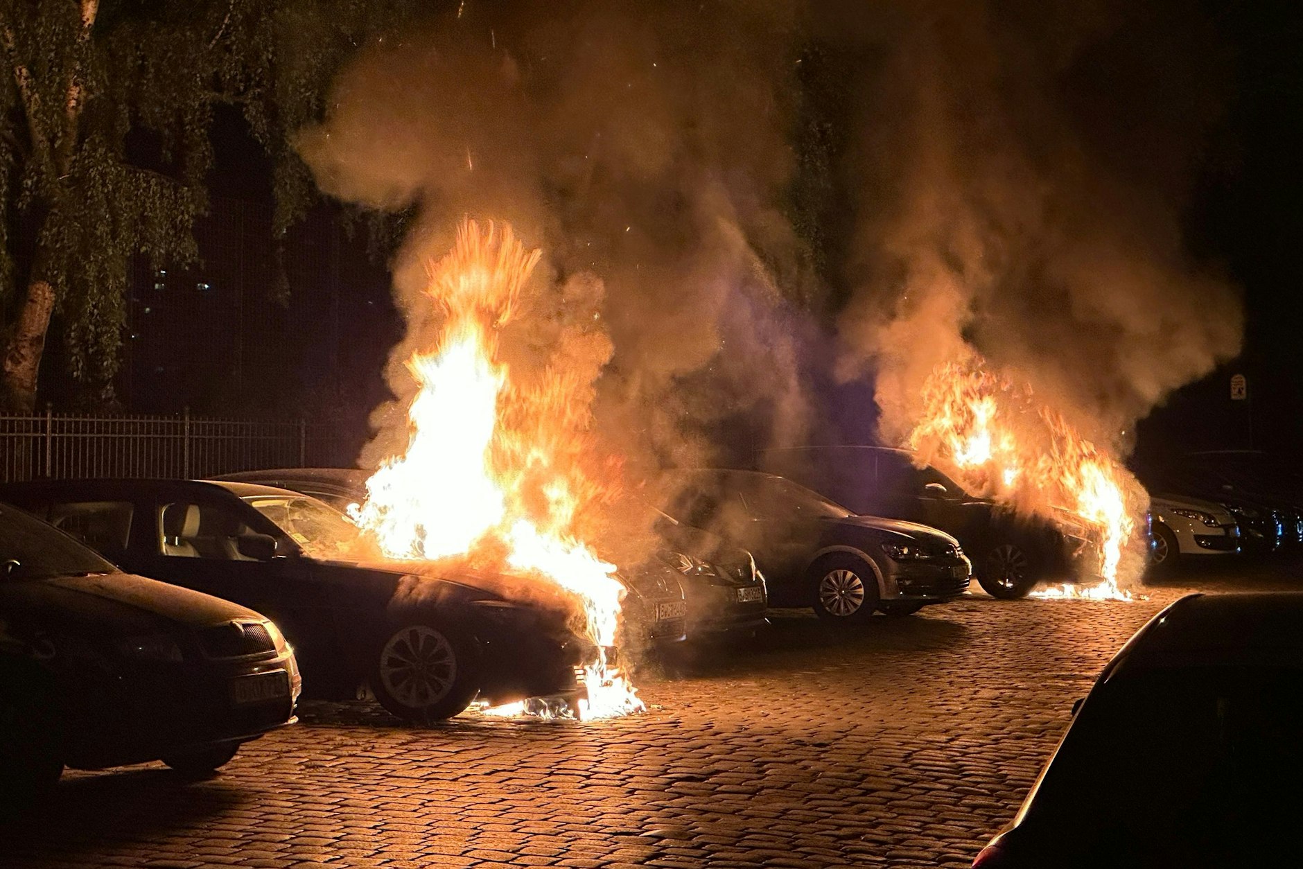 In Friedrichshain brannten mal wieder Autos.