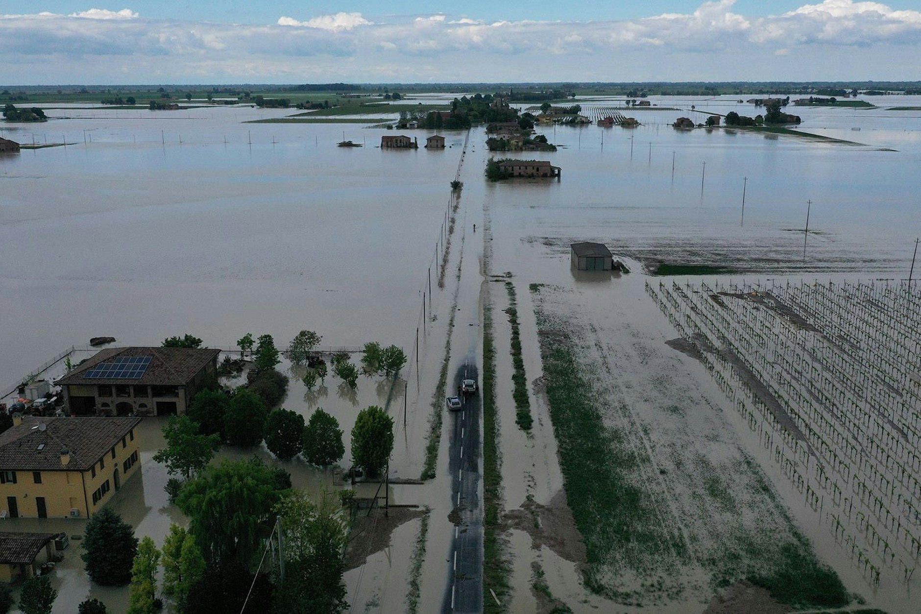 Krasse Regenfälle um Imola in Norditalien haben für reichlich Überschwemmungen und der Absage des Formel-1-Rennens gesorgt. 