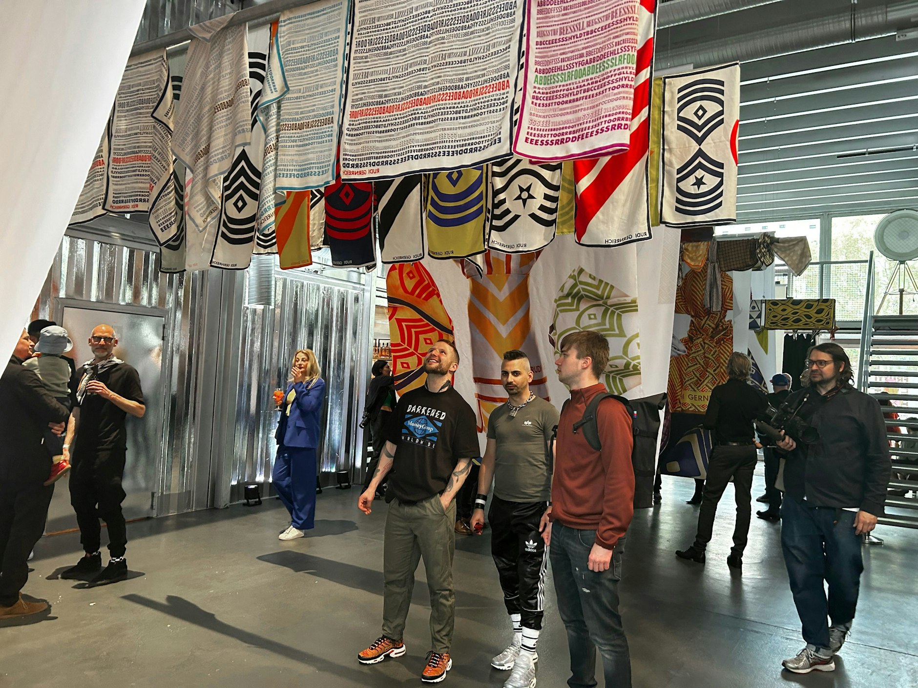 Man muss nach oben schauen, um die Details zu erkennen.