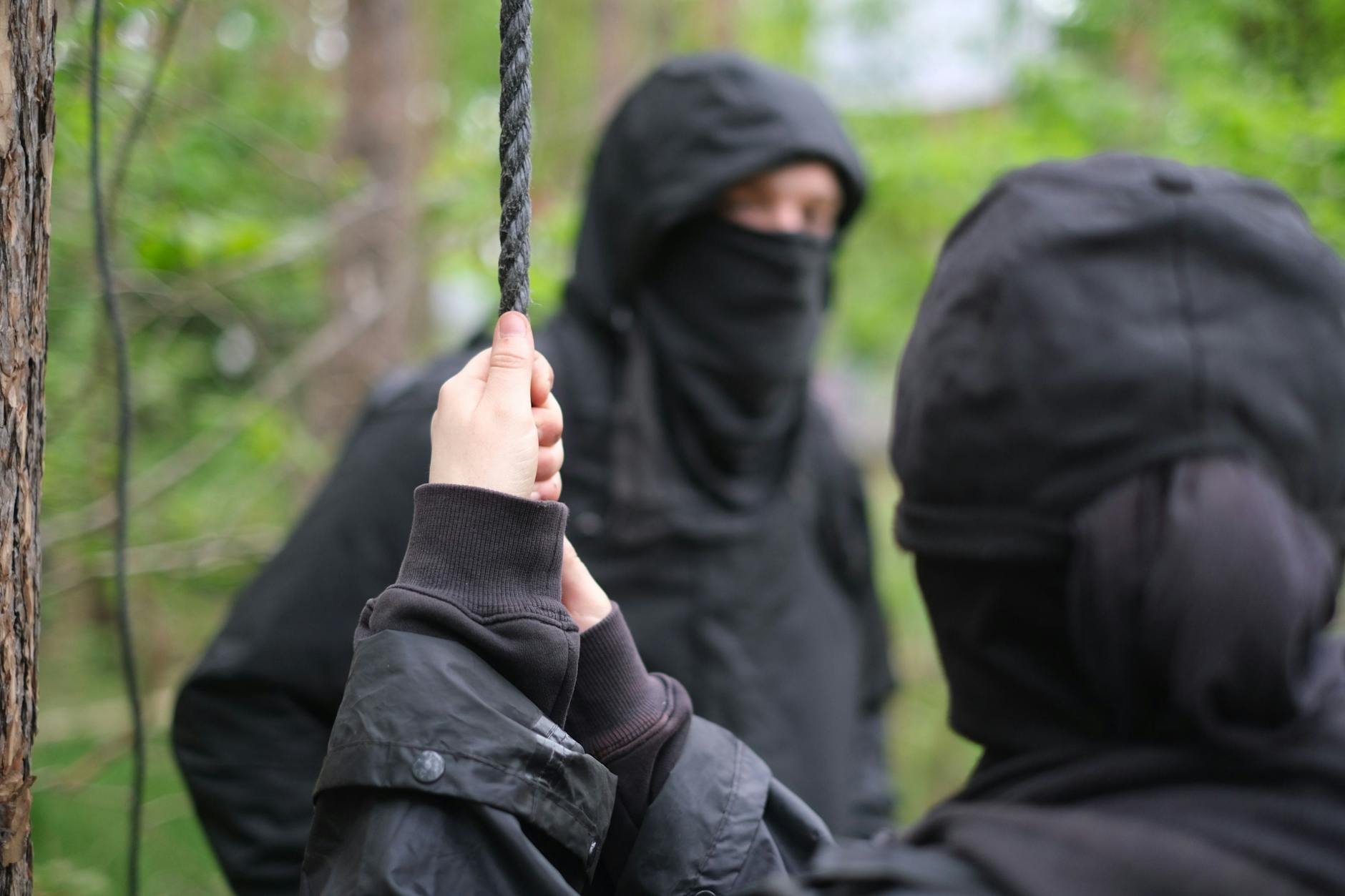 Protest gegen die Tangential Verbindung Ost (TVO) in der Wuhlheide. Aktivisten bauen Sperranlagen gegen eine Räumung durch die Polizei.
