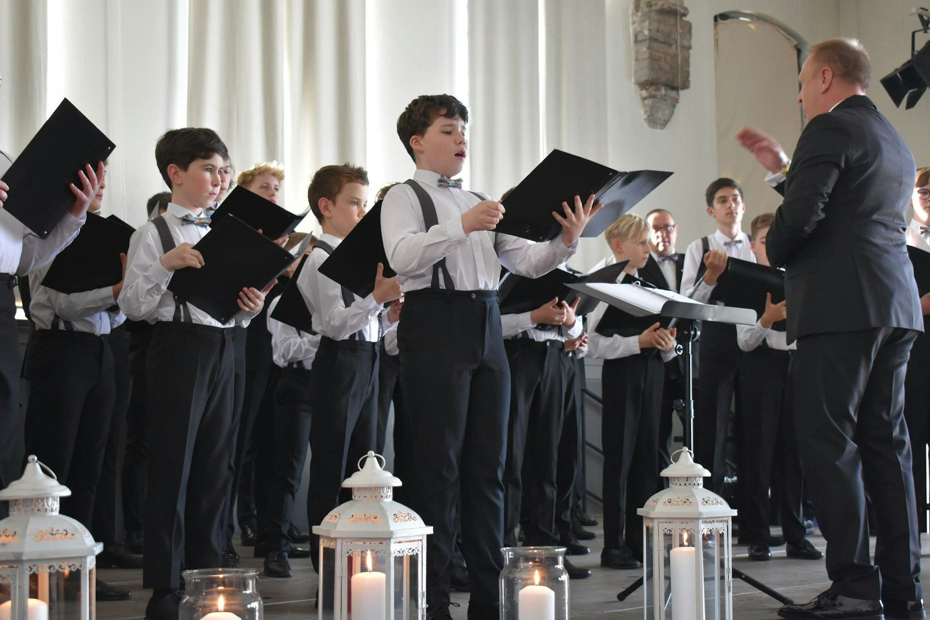 Der europaweit bekannte Posener Knabenchor begleitete die Gedenkveranstaltung.