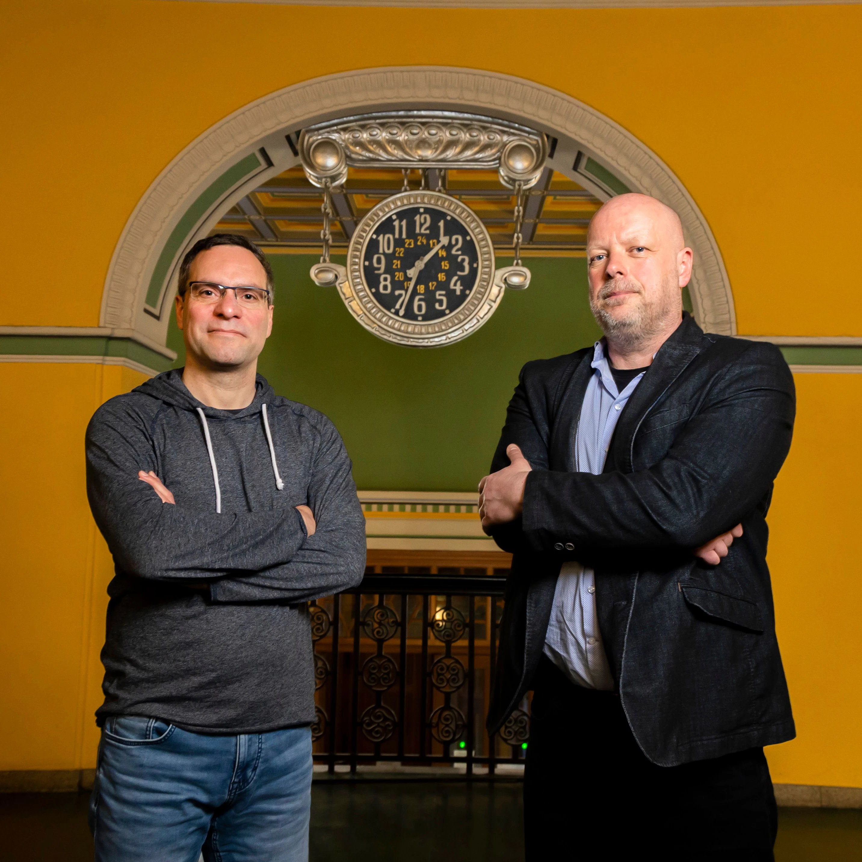 Sie versuchen, die Mutter der drei Baby zu finden: Rainer Schwarz (l.) und Jens Höwer