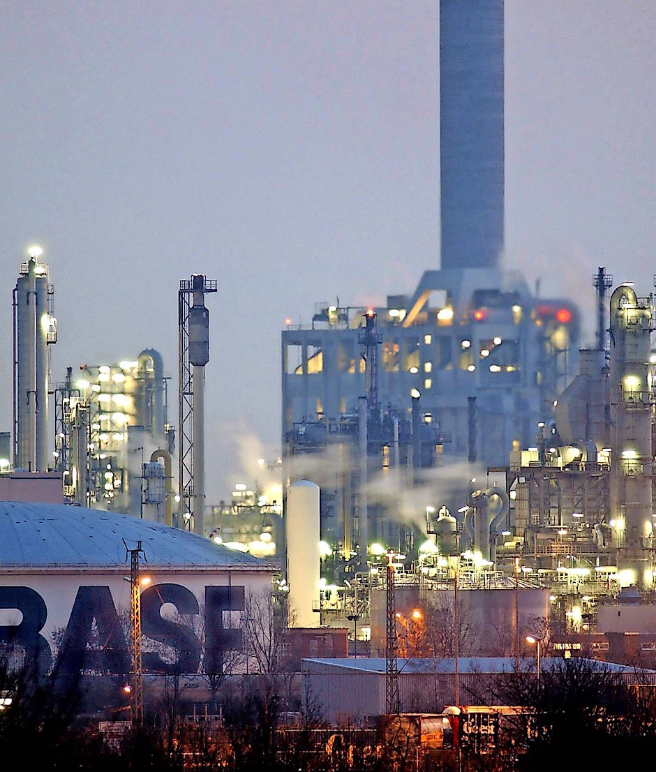 Das BASF-Werk in Ludwigshafen: Die Chemie-Industrie kalkuliert mit weiterem Produktionsrückgang.