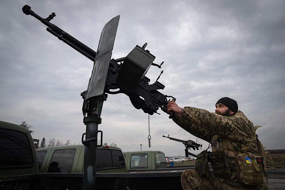 Ein ukrainischer Soldat einer mobilen Flugabwehreinheit. Ukrainische Blogger wurden vom SBU zu öffentlicher Reue gezwungen, nachdem sie unerlaubt Fotos der Luftabwehr machten.&nbsp;