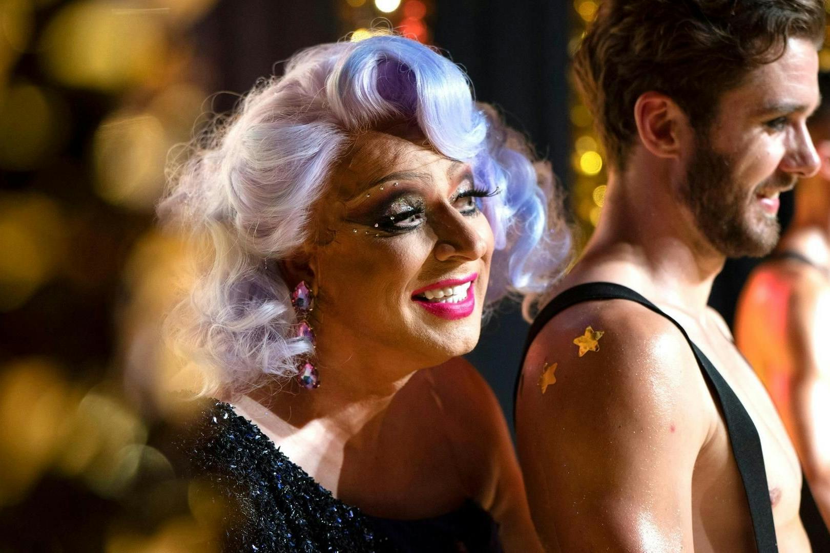 Hätten Sie Axel Milberg erkannt? So schillernd als Vivian Bernaise. 