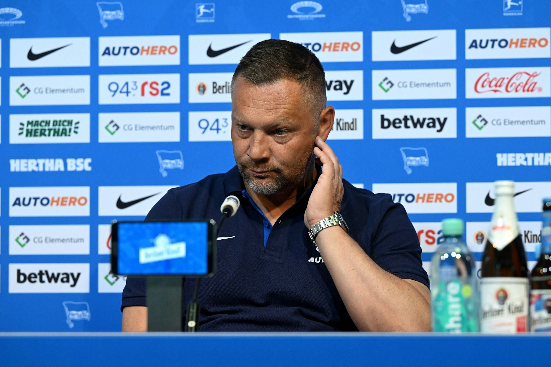 Pal Dardai (47) vergeht das Lachen, wenn er über die schwankenden Leistungen der Profis von Hertha BSC spricht.&nbsp;