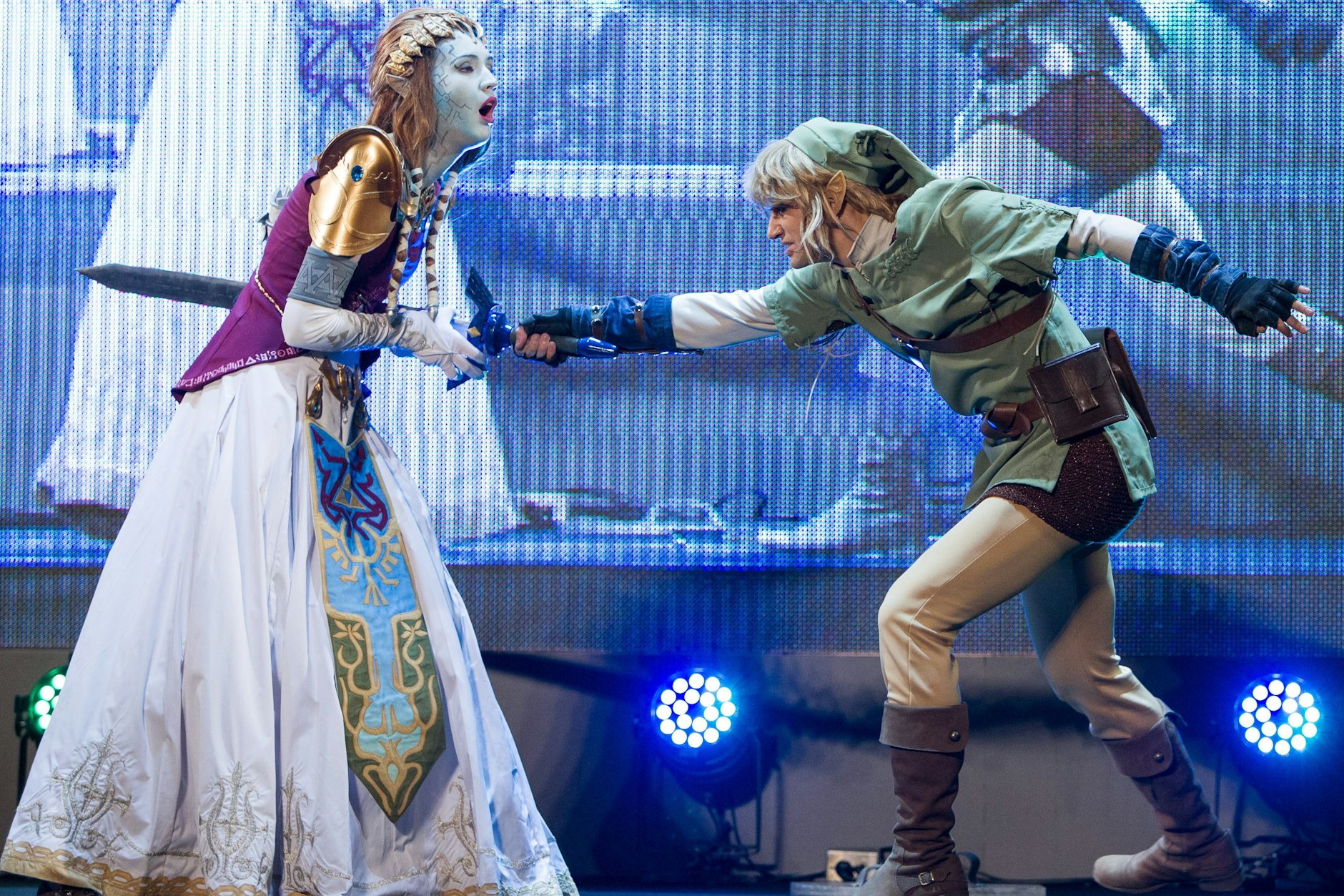 Cosplayer-Teilnehmer spielen "The Legend of Zelda" auf dem World Cosplay Summit in Tokio 2014.