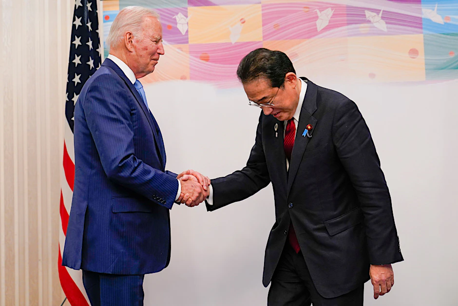 Joe Biden und Fumio Kishida beim G7 Gipfel in Hiroshima. Die USA und Japan sprechen sich beide für die Unterstützung der Ukraine aus.&nbsp;
