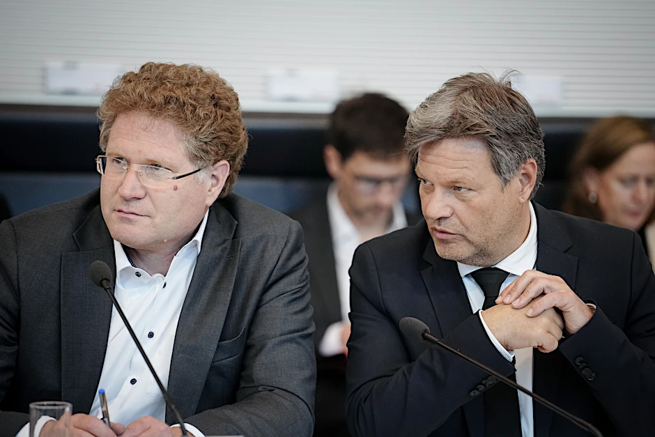 Vorwurf der Vetternwirtschaft: Trauzeuge von Patrick Graichen ...