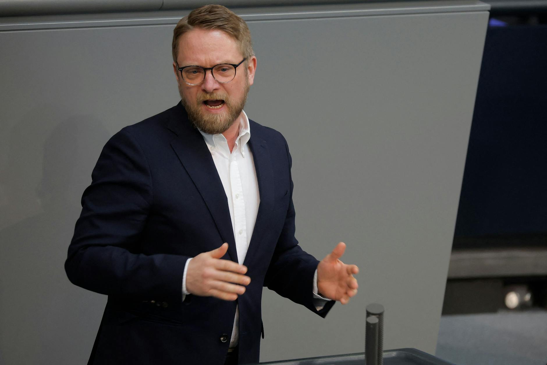 „Es wäre nicht das erste Mal, dass die Union durch ihre Distanzlosigkeit zur Wirtschaft das Ansehen der Demokratie beschädigt“, sagt Linke-Politiker Jan Korte der Berliner Zeitung.