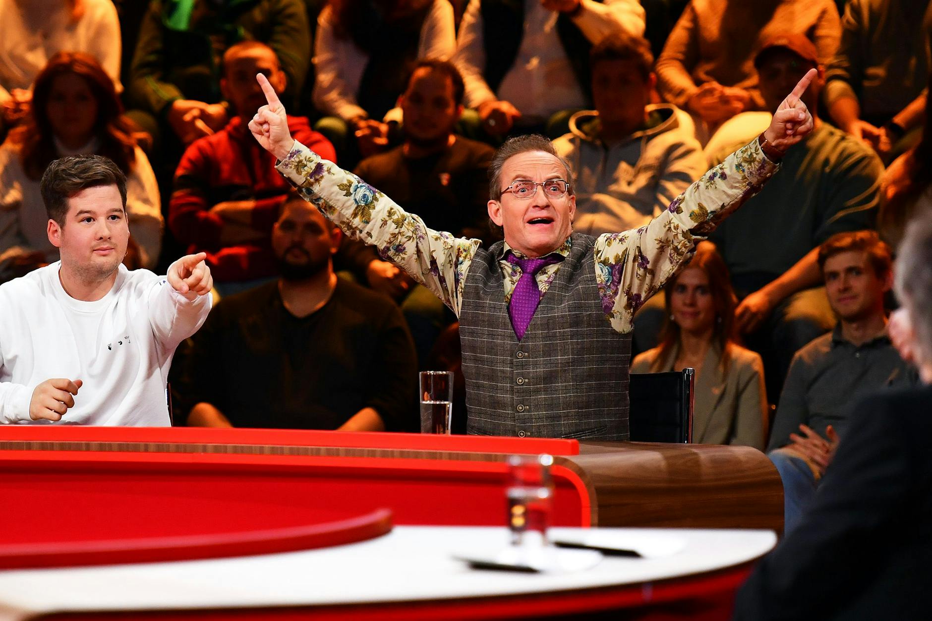 Wigald Boning und Chris Tall in einer der neuen Folgen von Genial daneben.