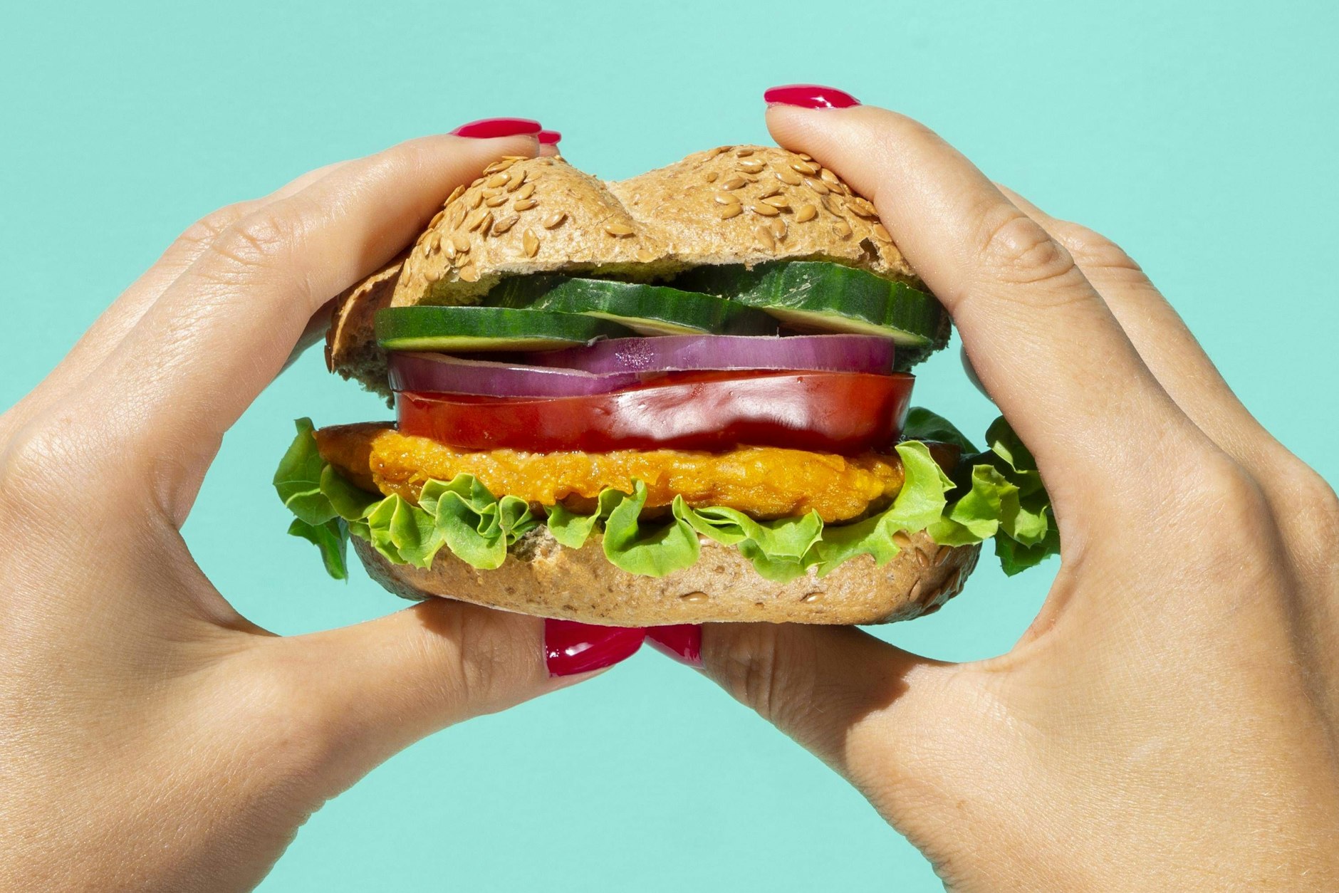 Burger ist lecker, aber wie isst man ihn richtig? Ganz einfach: Mit dem Japan-Griff!