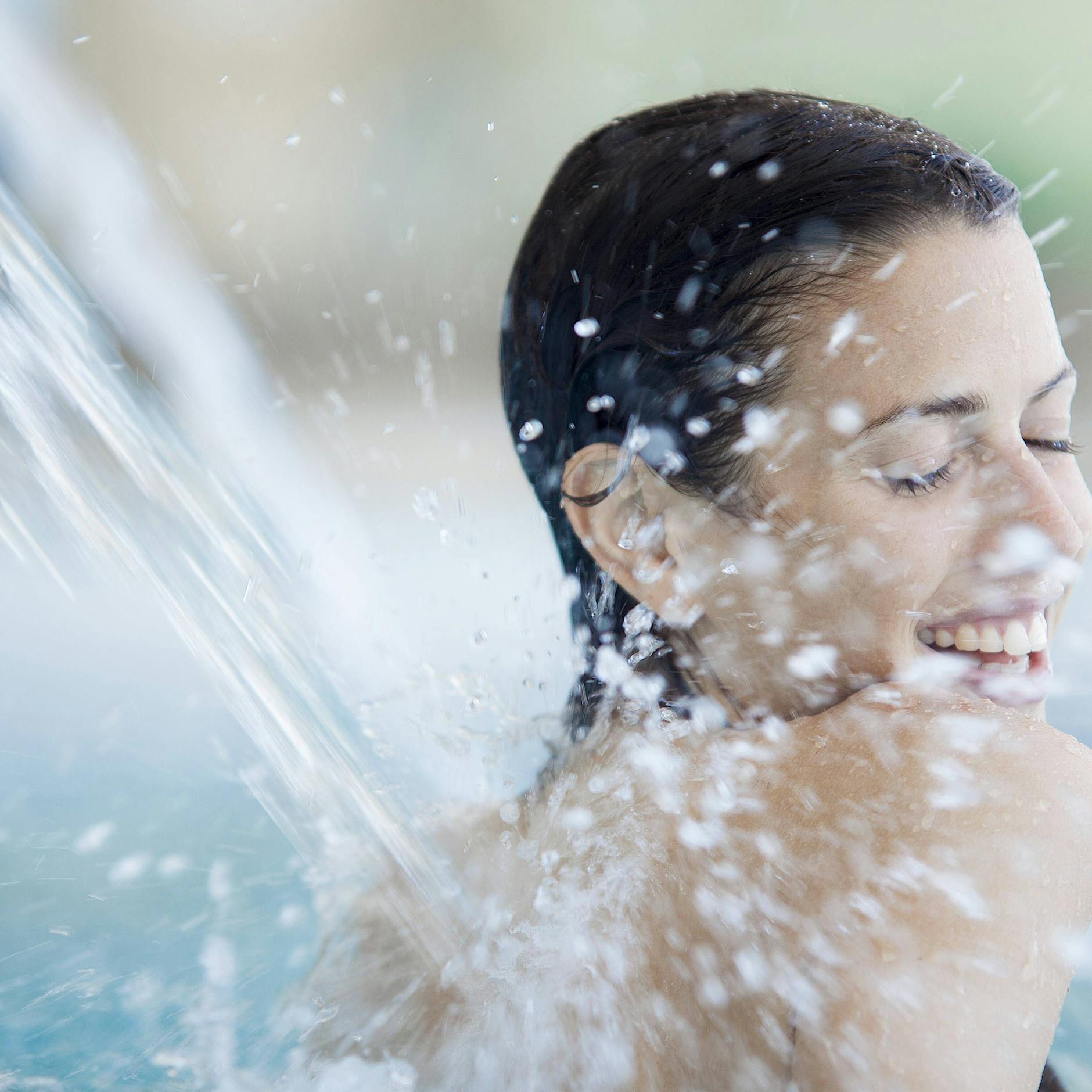 Grüne fordern: Oben ohne für alle, überall!