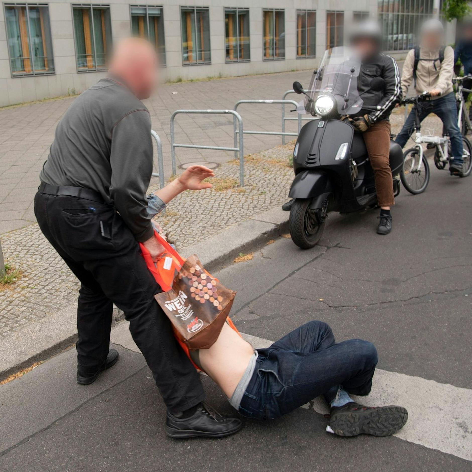 Klimaproteste eskalieren: Auf den Straßen regiert Gewalt